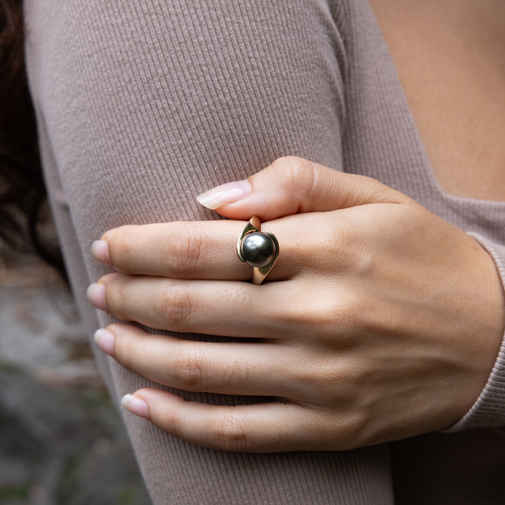 Tahitian Black Pearl Ring in Gold - 10-11mm