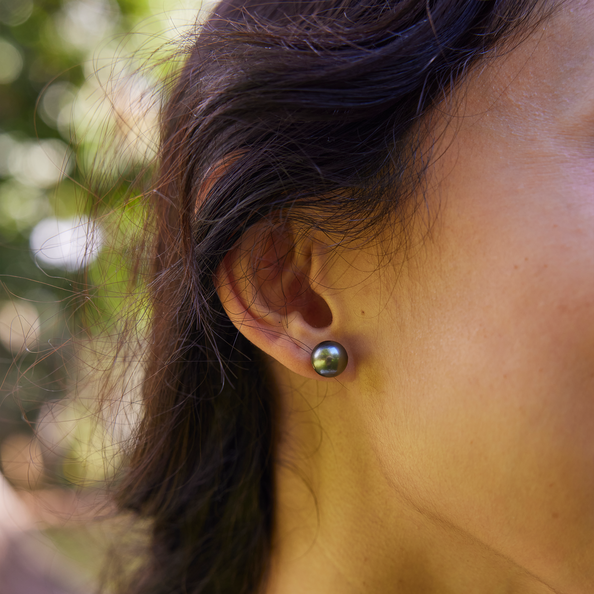 Tahitian Black Pearl Earrings in White Gold - 9-10mm