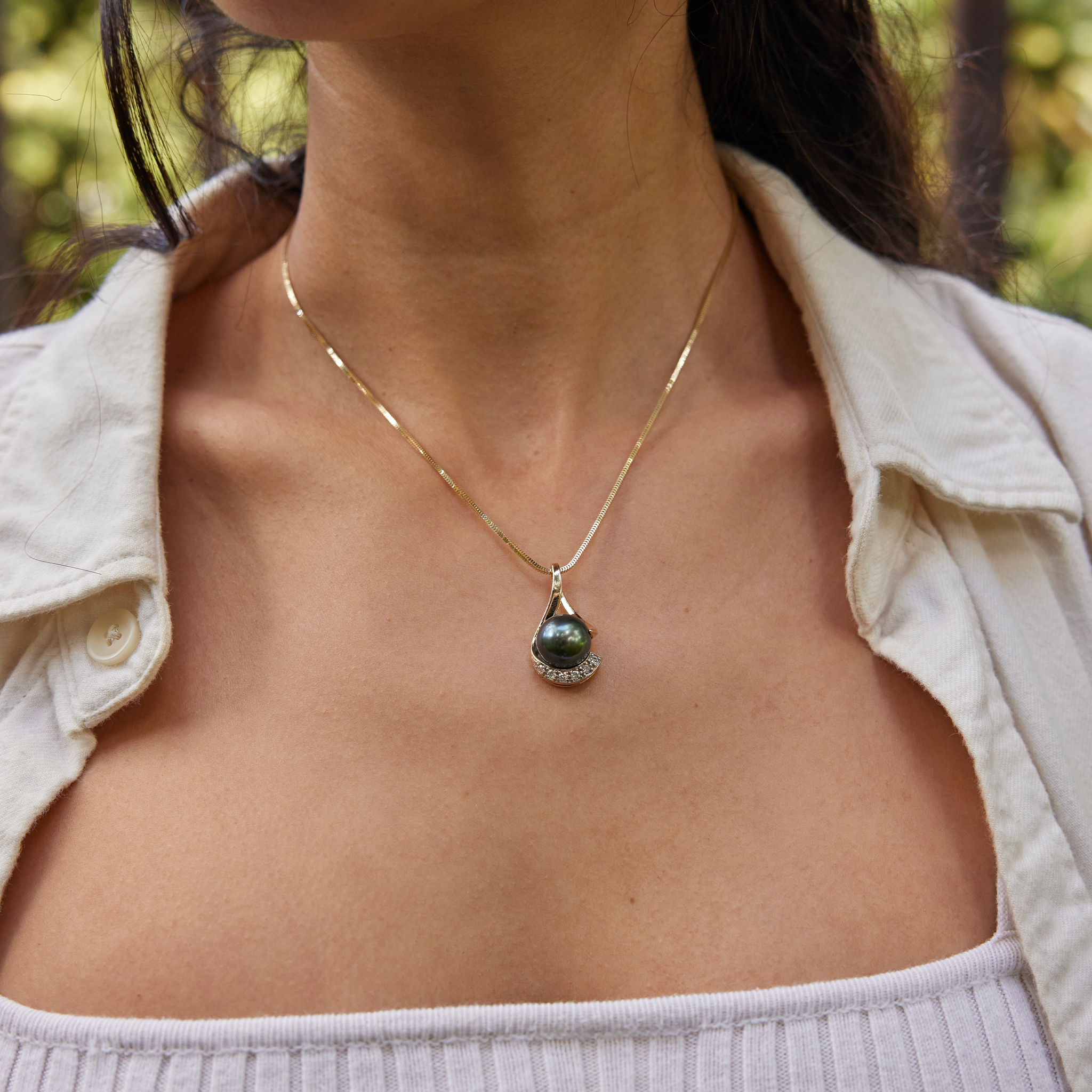 Tahitian Black Pearl Infinity Pendant in Gold with Diamonds - 11-12mm