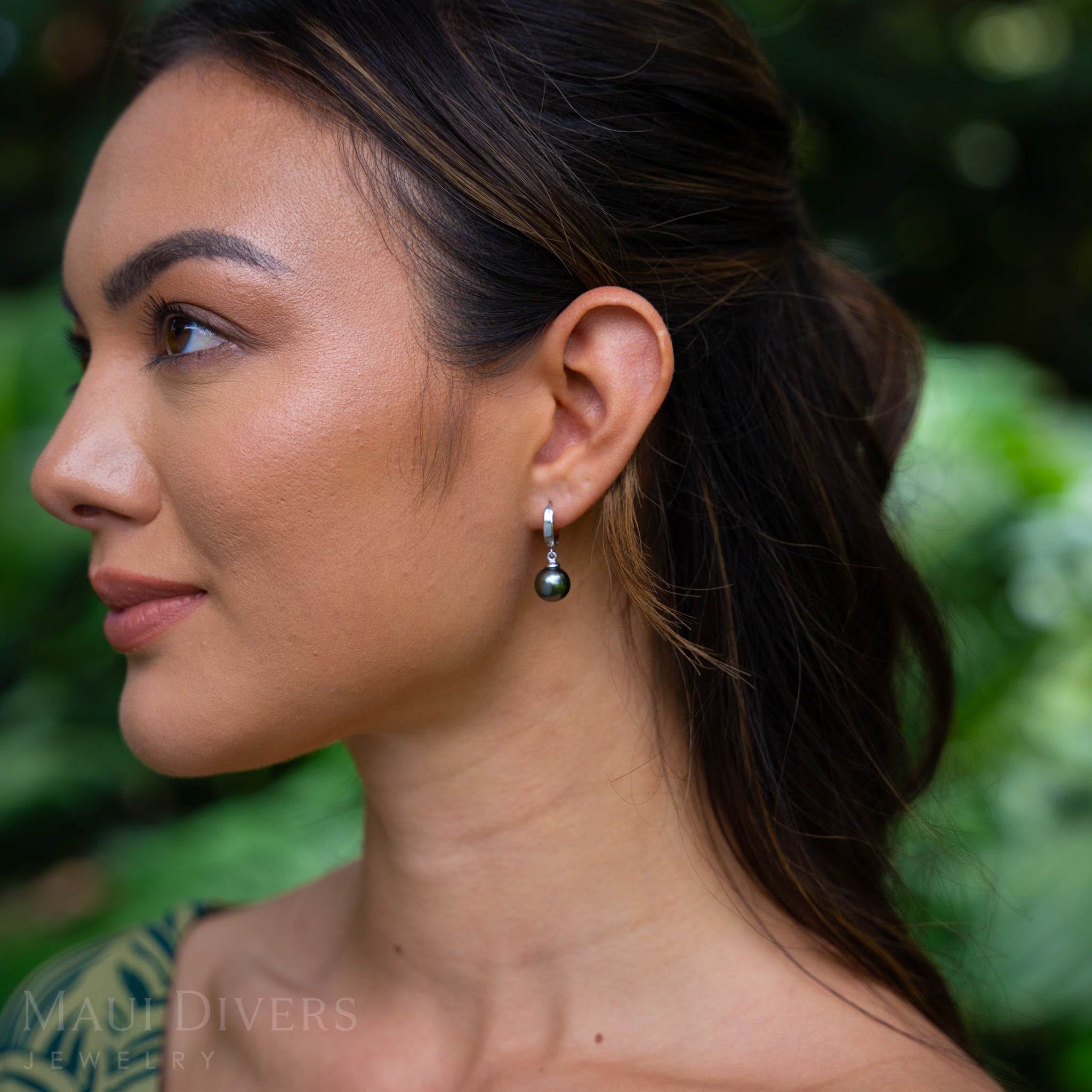 Tahitian Black Pearl Earrings in White Gold - 9-10mm