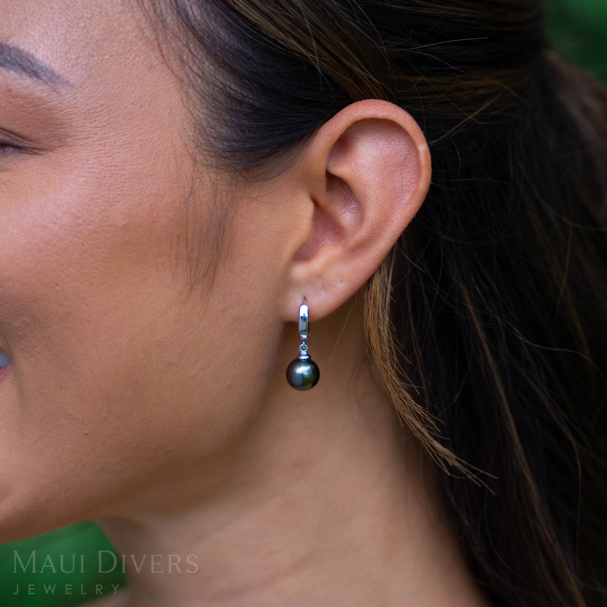 Tahitian Black Pearl Earrings in White Gold - 9-10mm