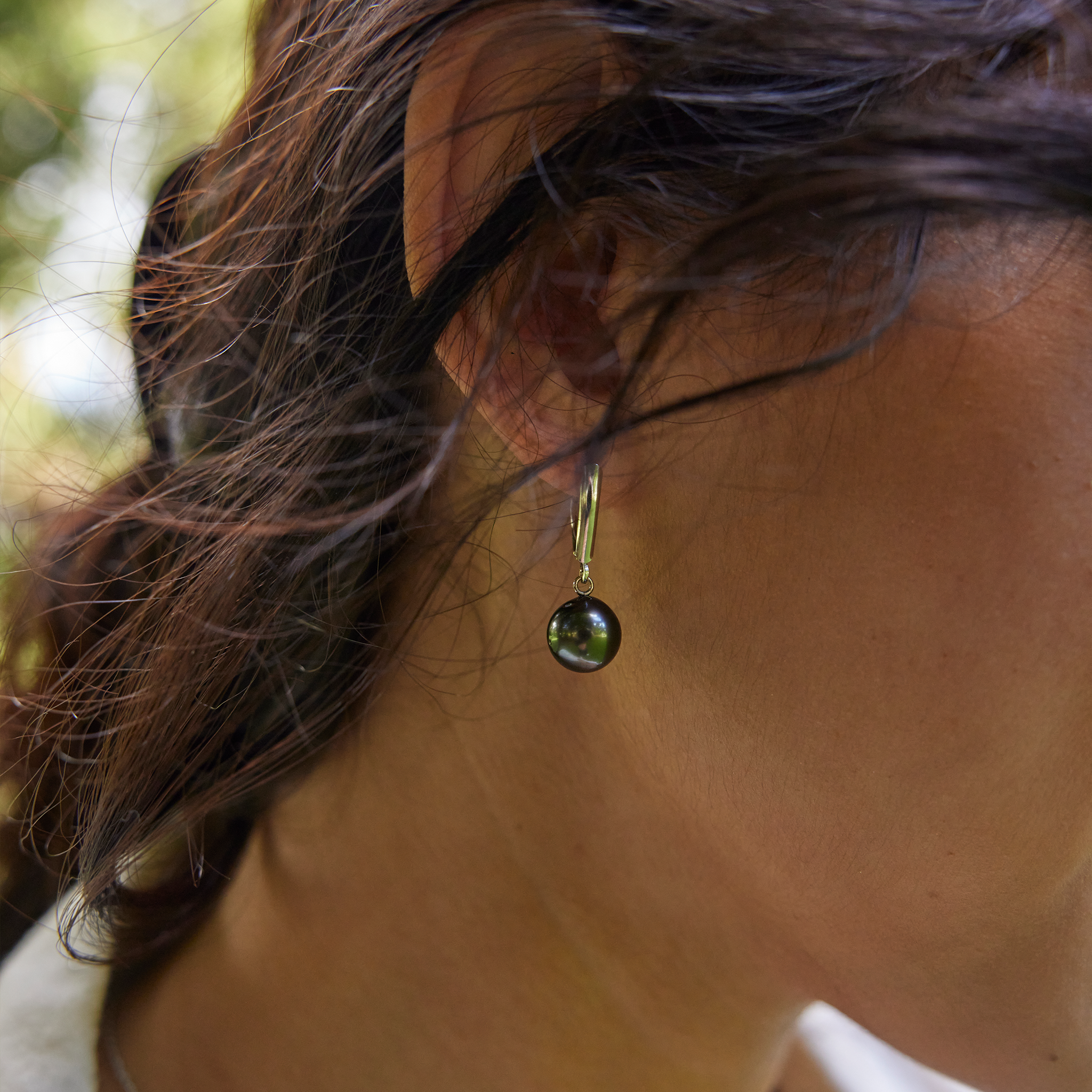 Tahitian Black Pearl Earrings in White Gold - 9-10mm