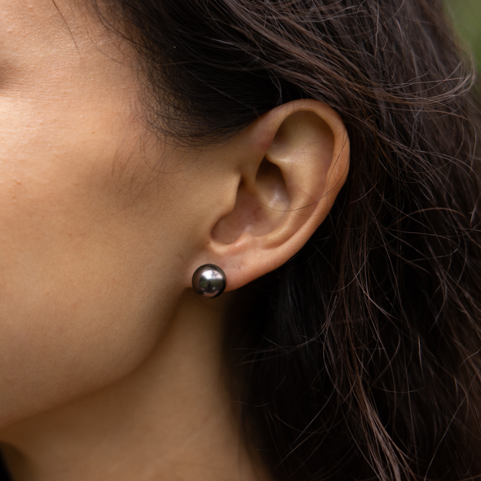 Tahitian Black Pearl Earrings in White Gold - 9-10mm