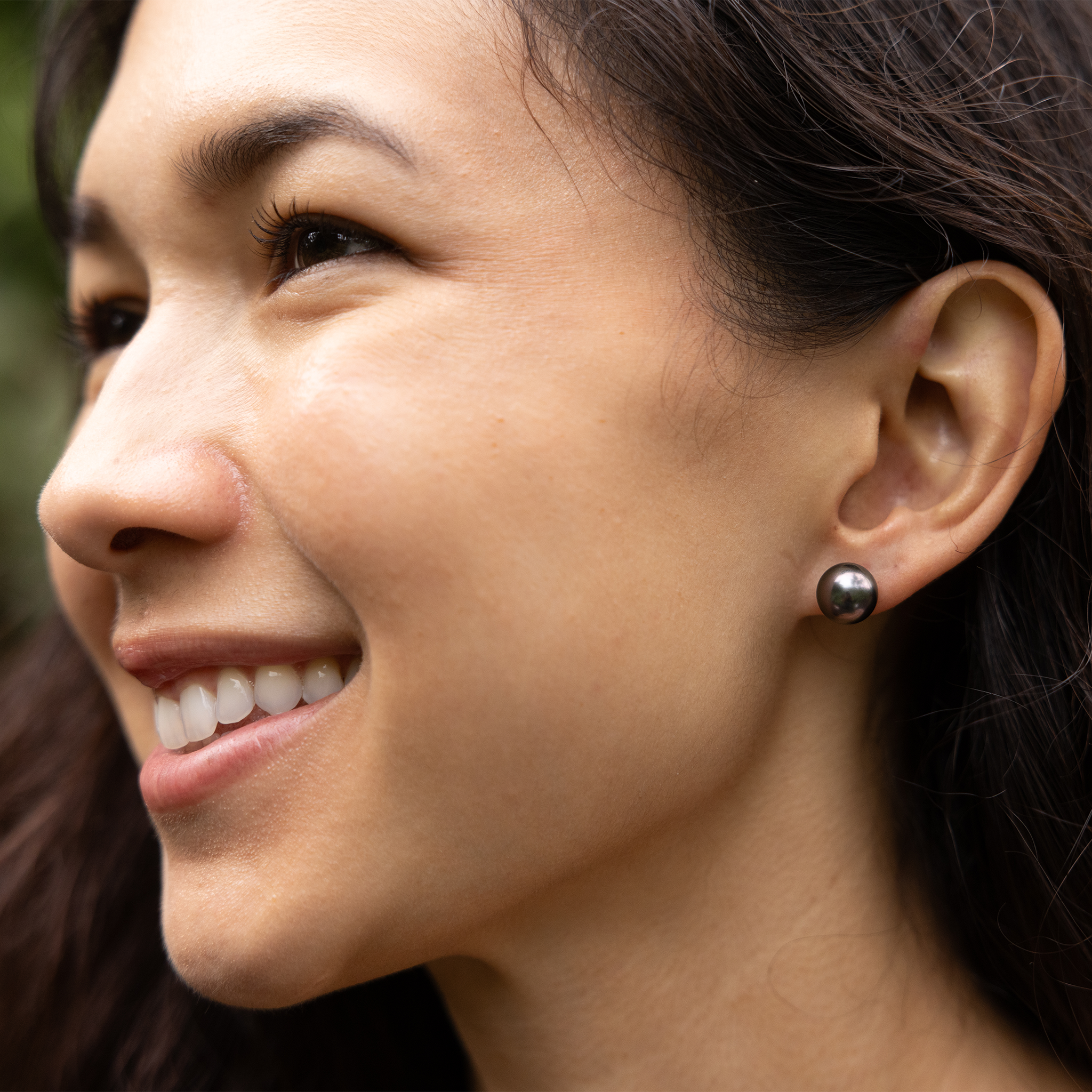 Tahitian Black Pearl Earrings in White Gold - 9-10mm