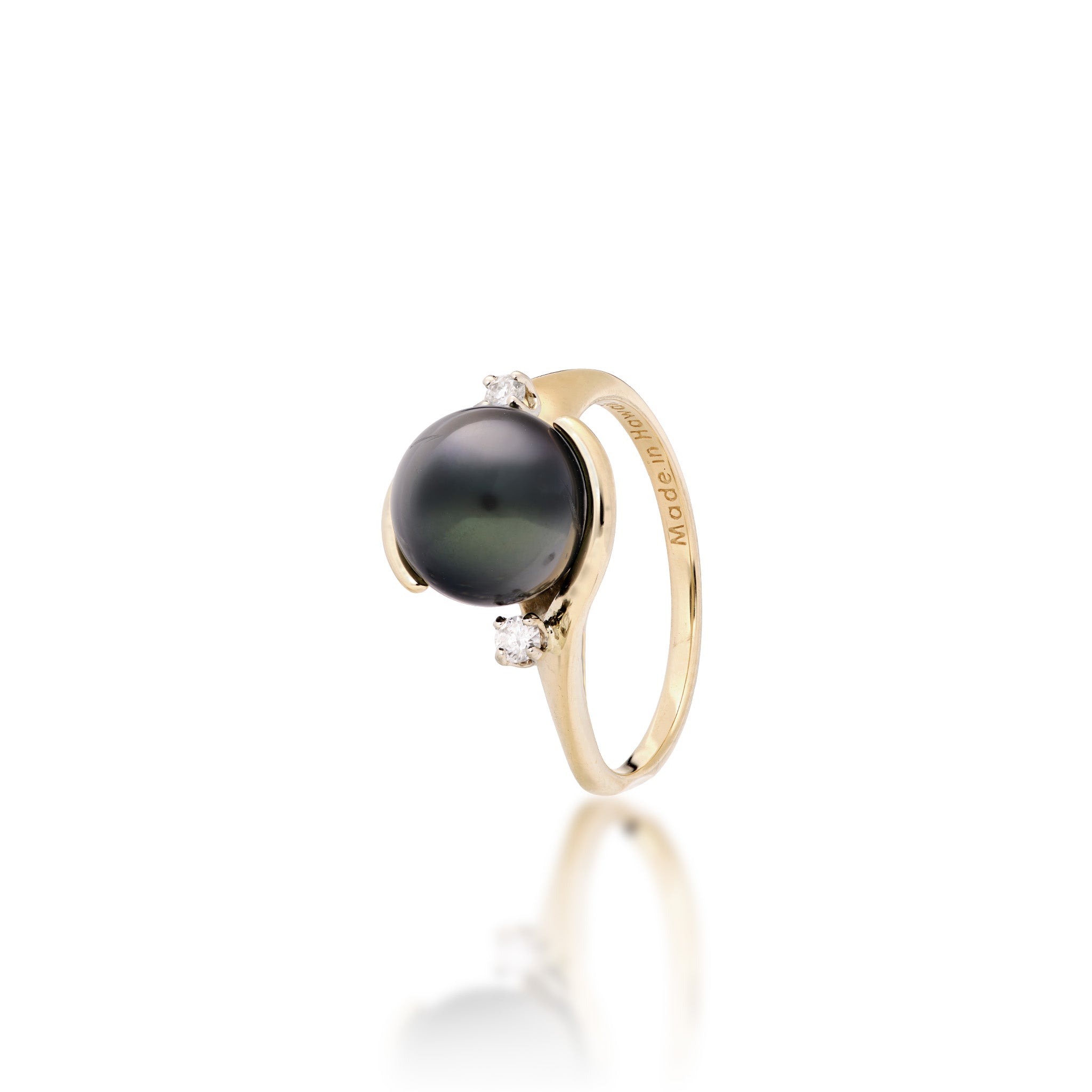Tahitian Black Pearl Ring in Yellow Gold with Diamonds