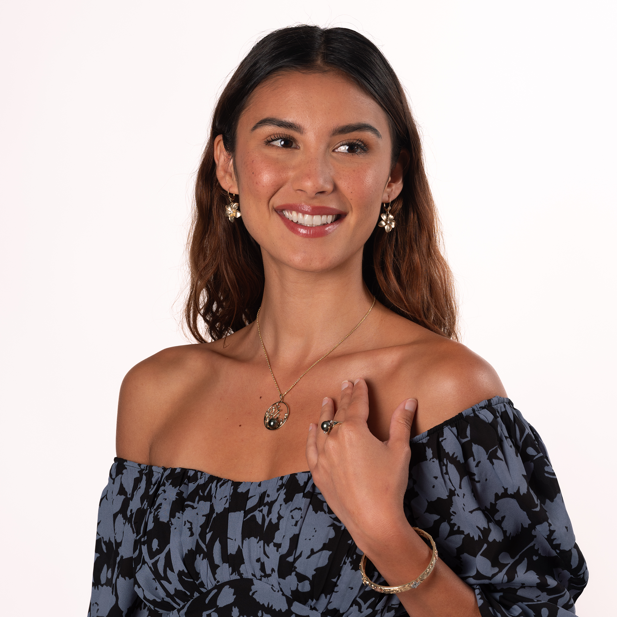 Tahitian Black Pearl Ring in Gold with Diamonds - 9-10mm