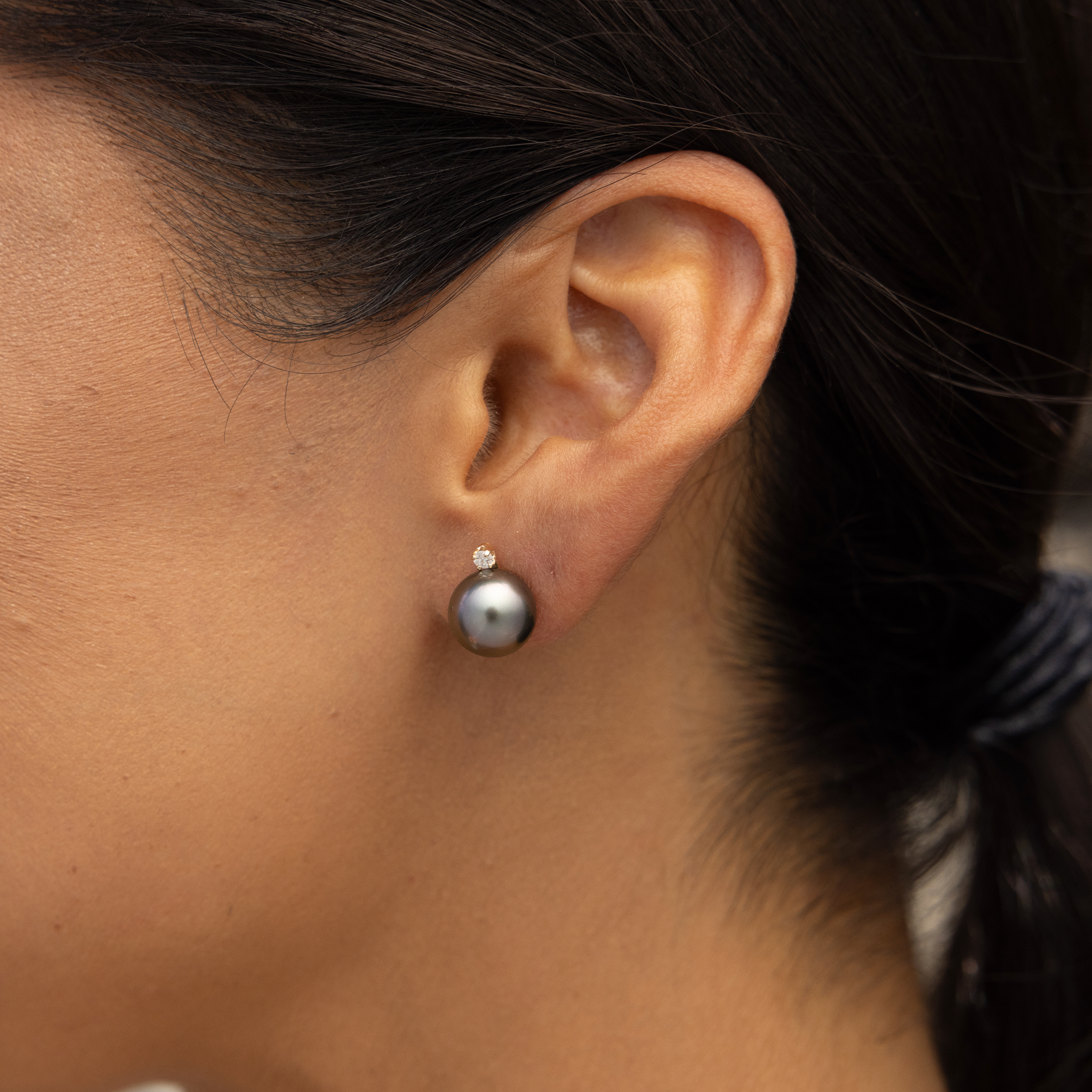 Tahitian Black Pearl Earrings in Gold with Diamonds - 9-10mm