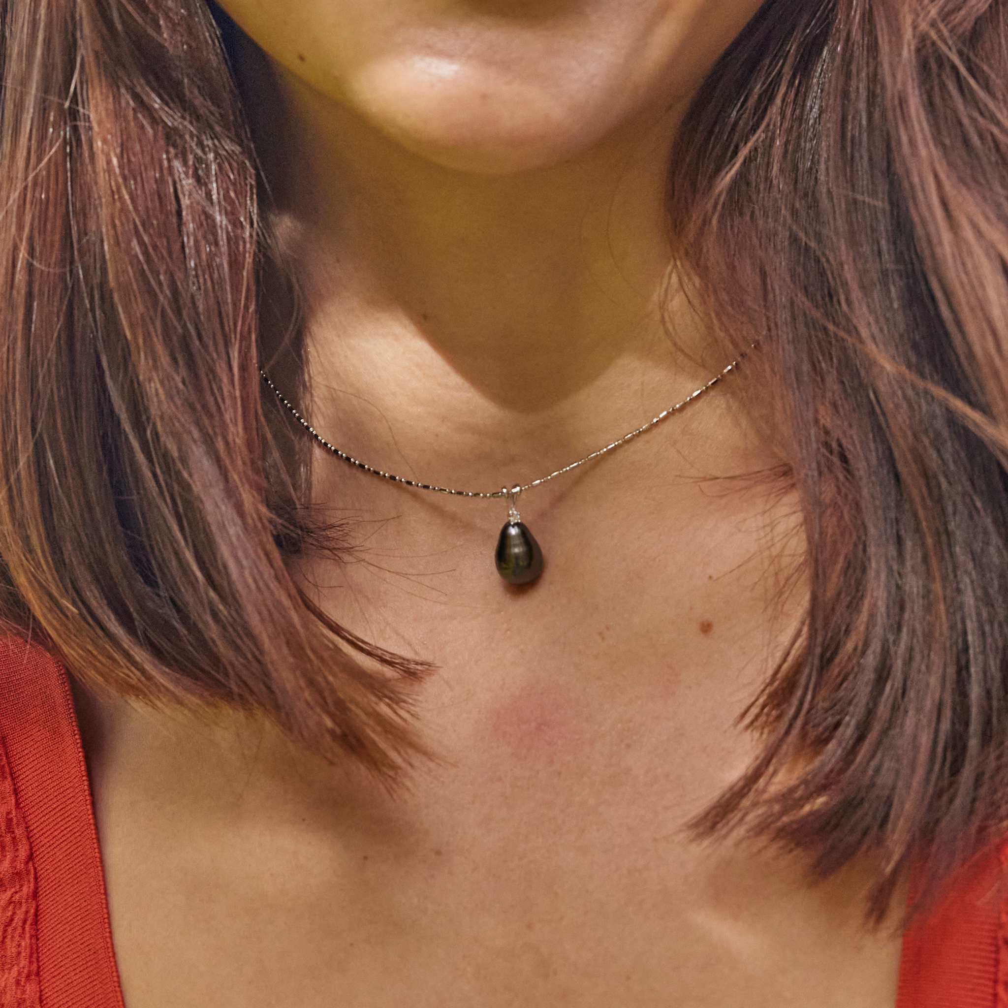 Tahitian Black Pearl Pendant in White Gold with Diamond - 8-10mm