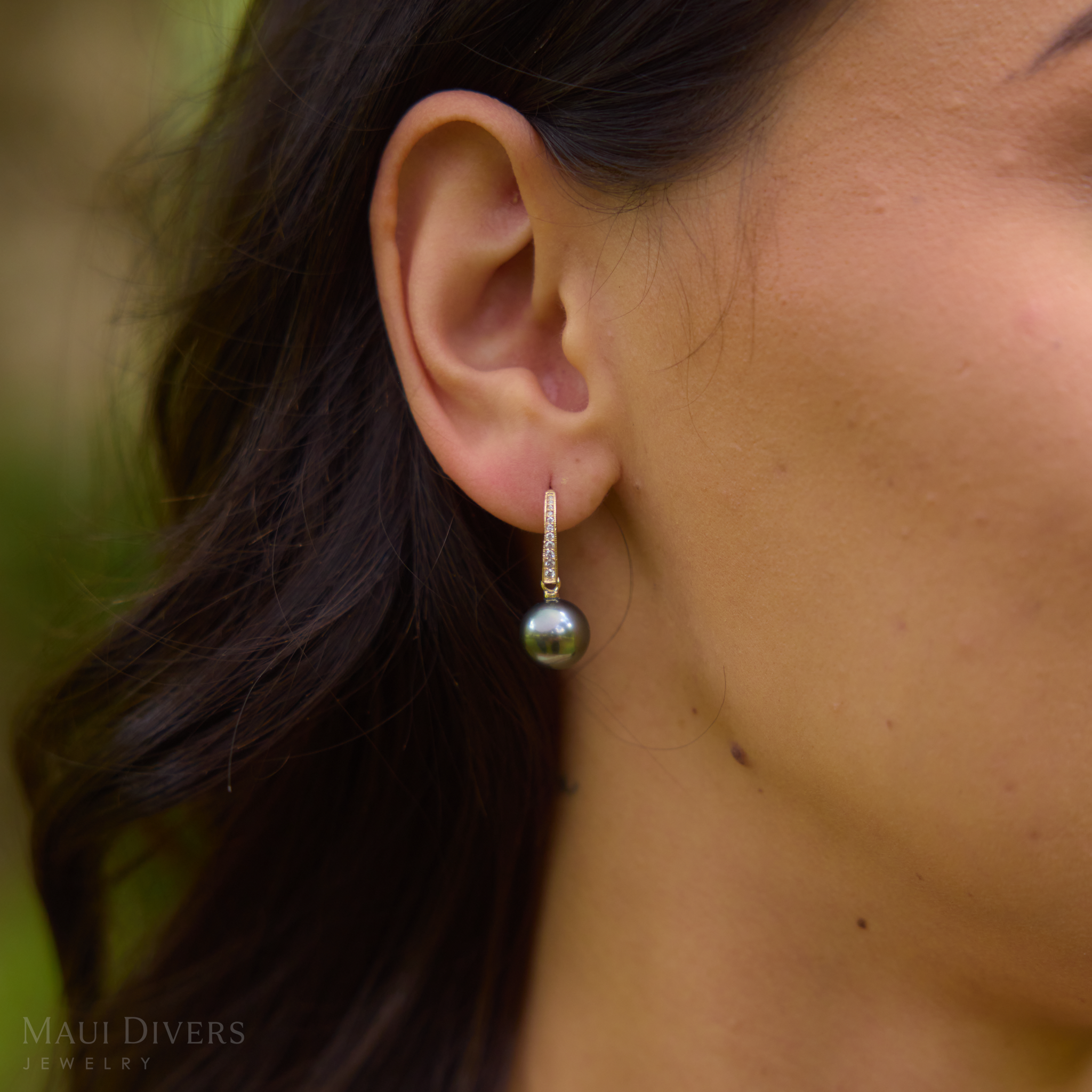 Tahitian Black Pearl Earrings in Gold with Diamonds - 9-10mm