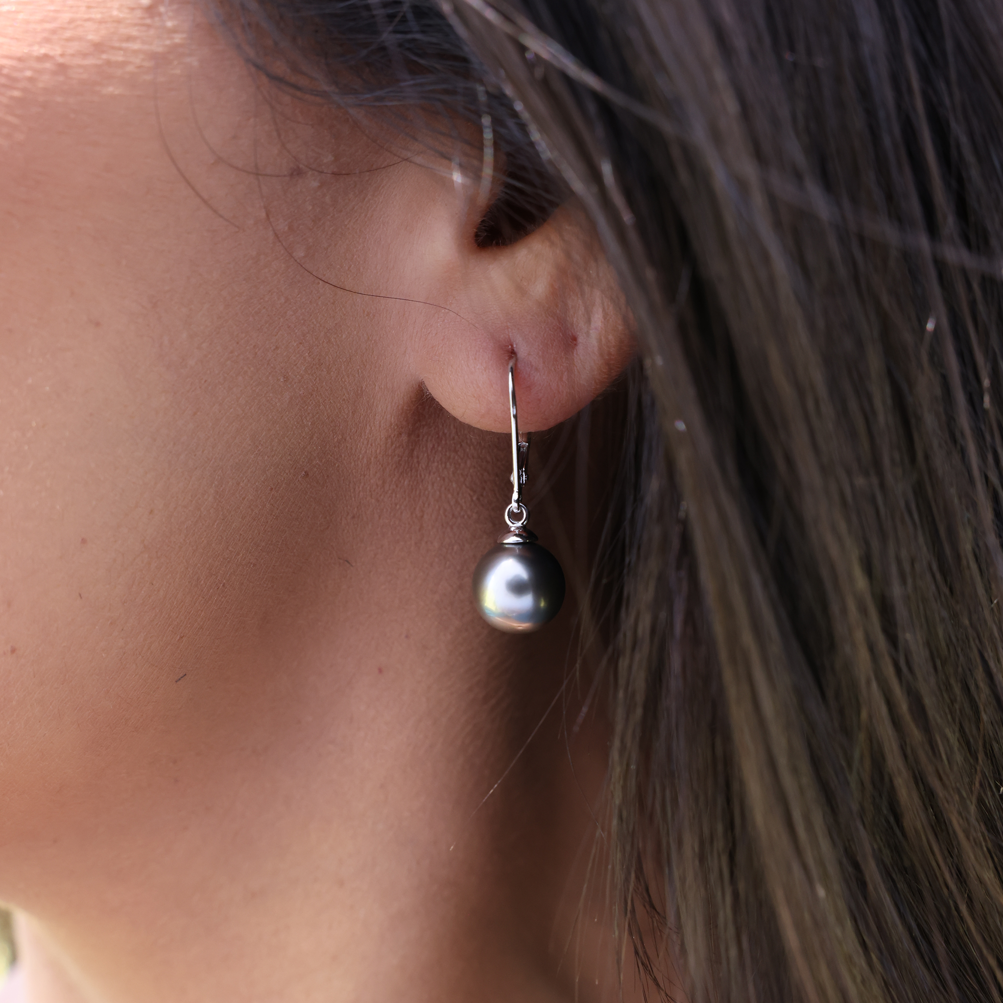 Tahitian Black Pearl Earrings in White Gold - 9-10mm