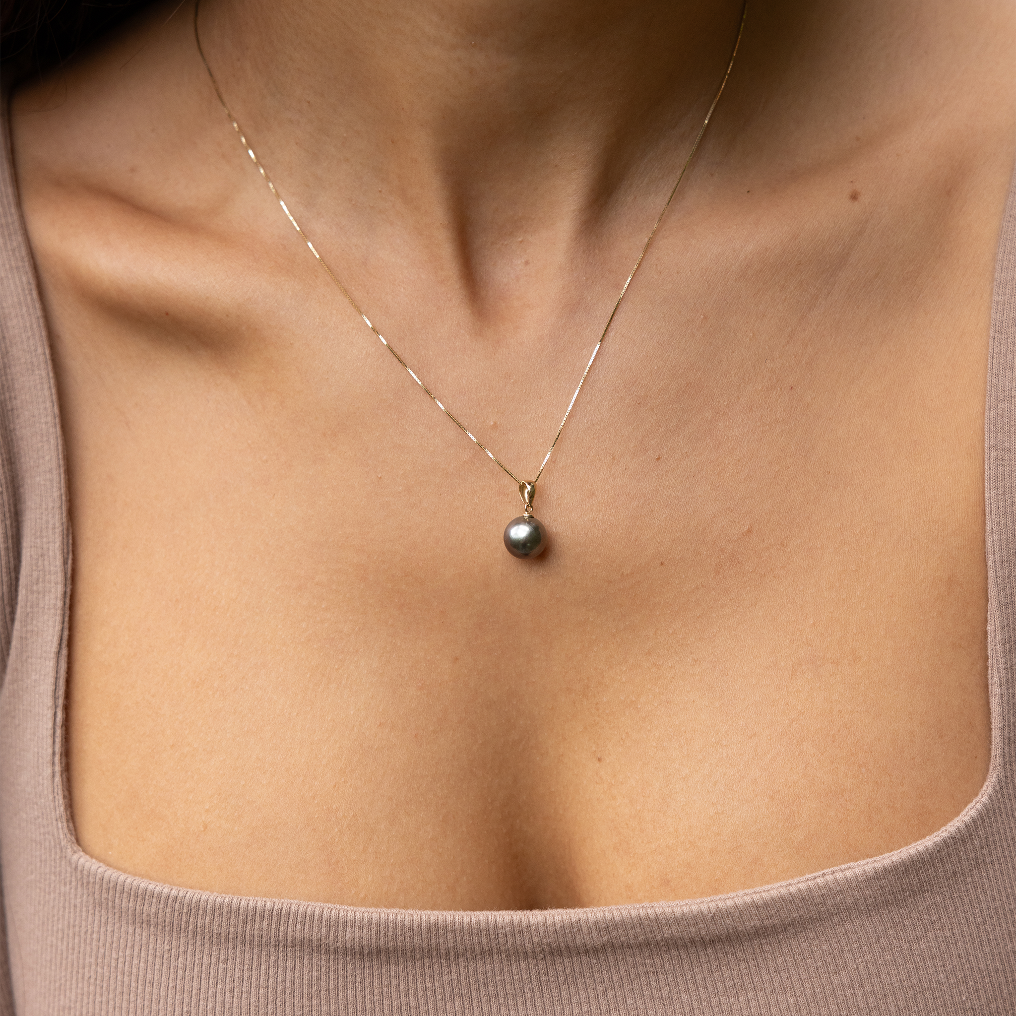 Tahitian Black Pearl Pendant in Gold - 9-10mm