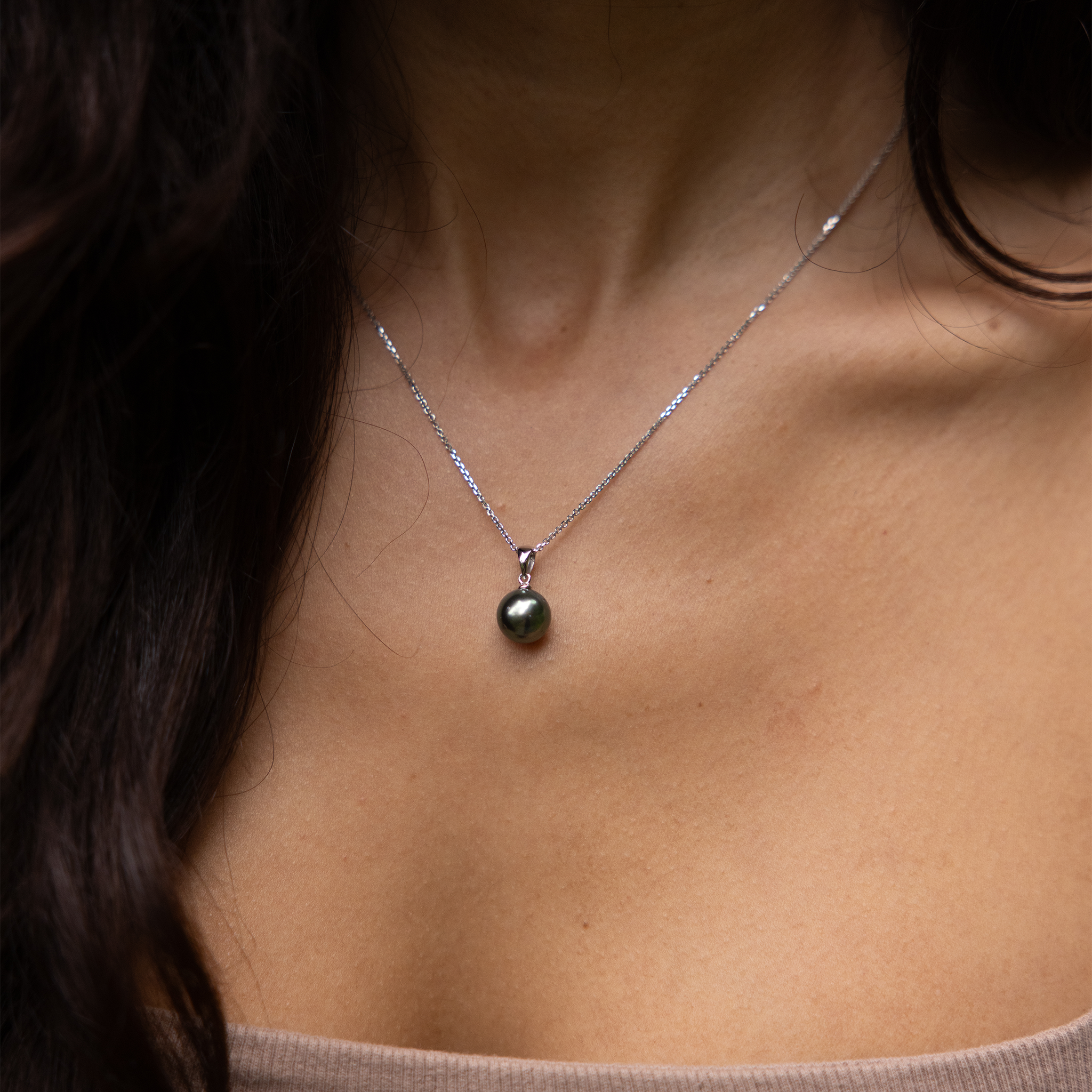 Tahitian Black Pearl Pendant in White Gold - 9-10mm