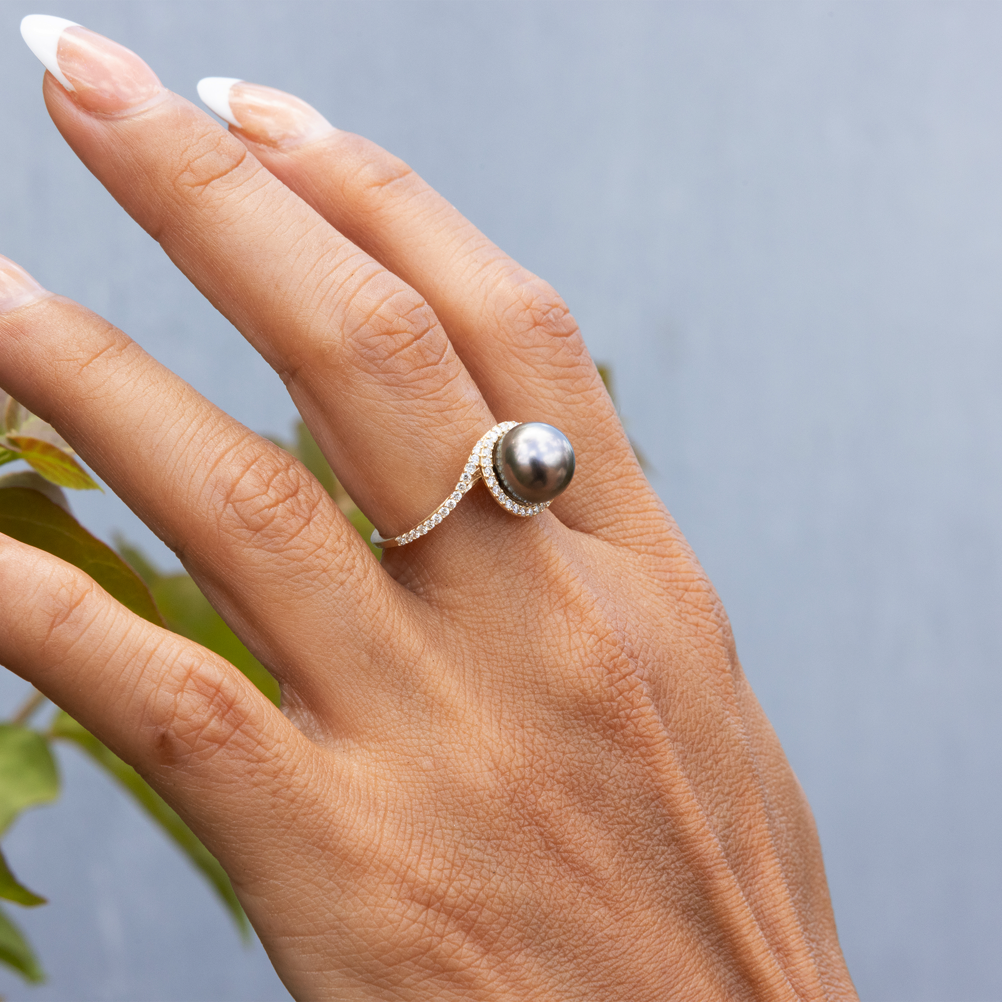 Halo Bypass Tahitian Black Pearl Ring in Gold with Diamonds - 9-10mm