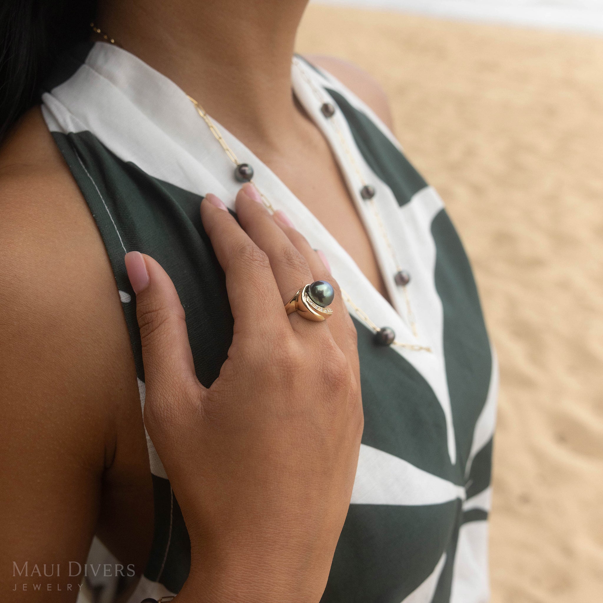 Tahitian Black Pearl Ring in Gold with Diamonds - 10-11mm