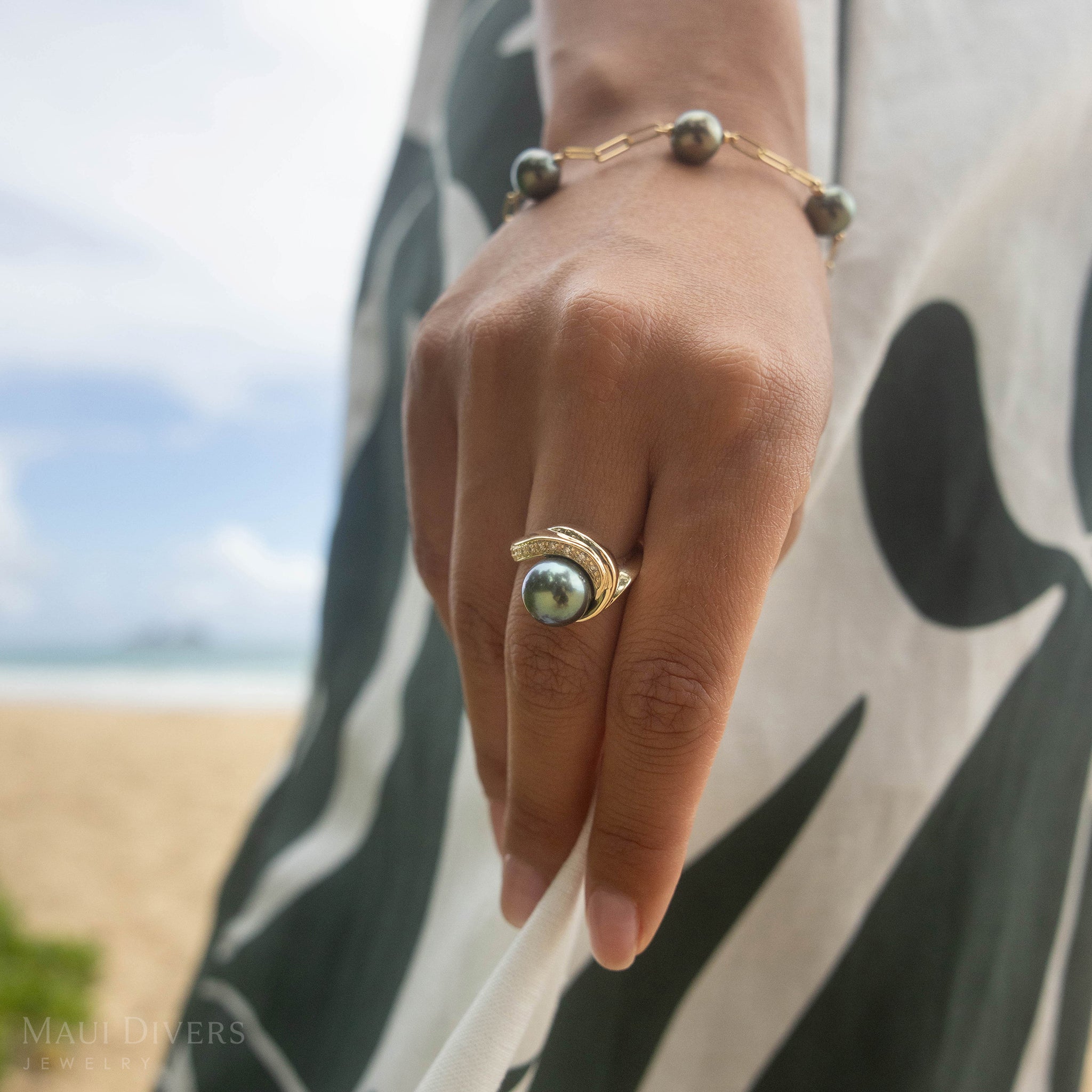 Tahitian Black Pearl Ring in Gold with Diamonds - 10-11mm