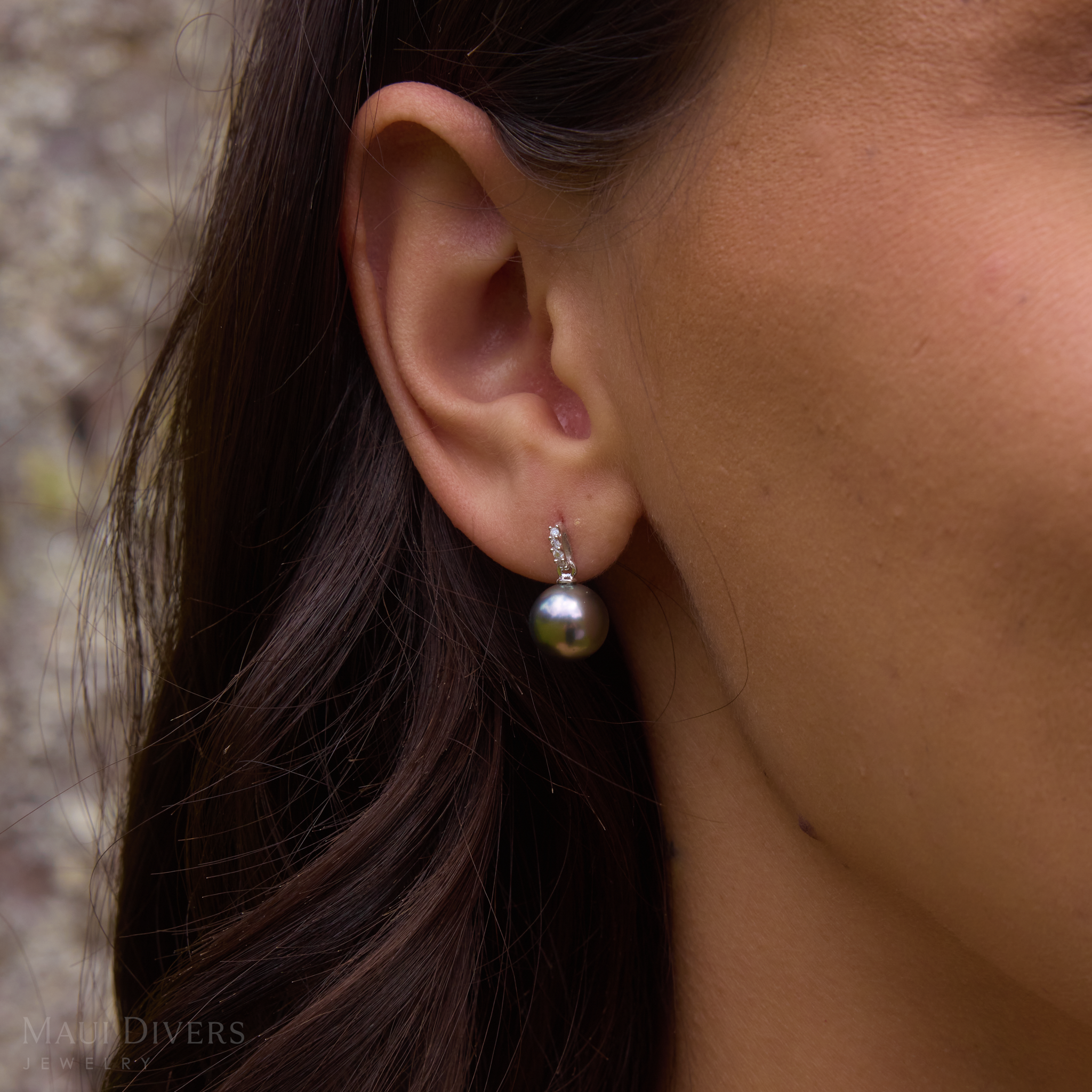 Tahitian Black Pearl Earrings in White Gold with Diamonds - 9-10mm