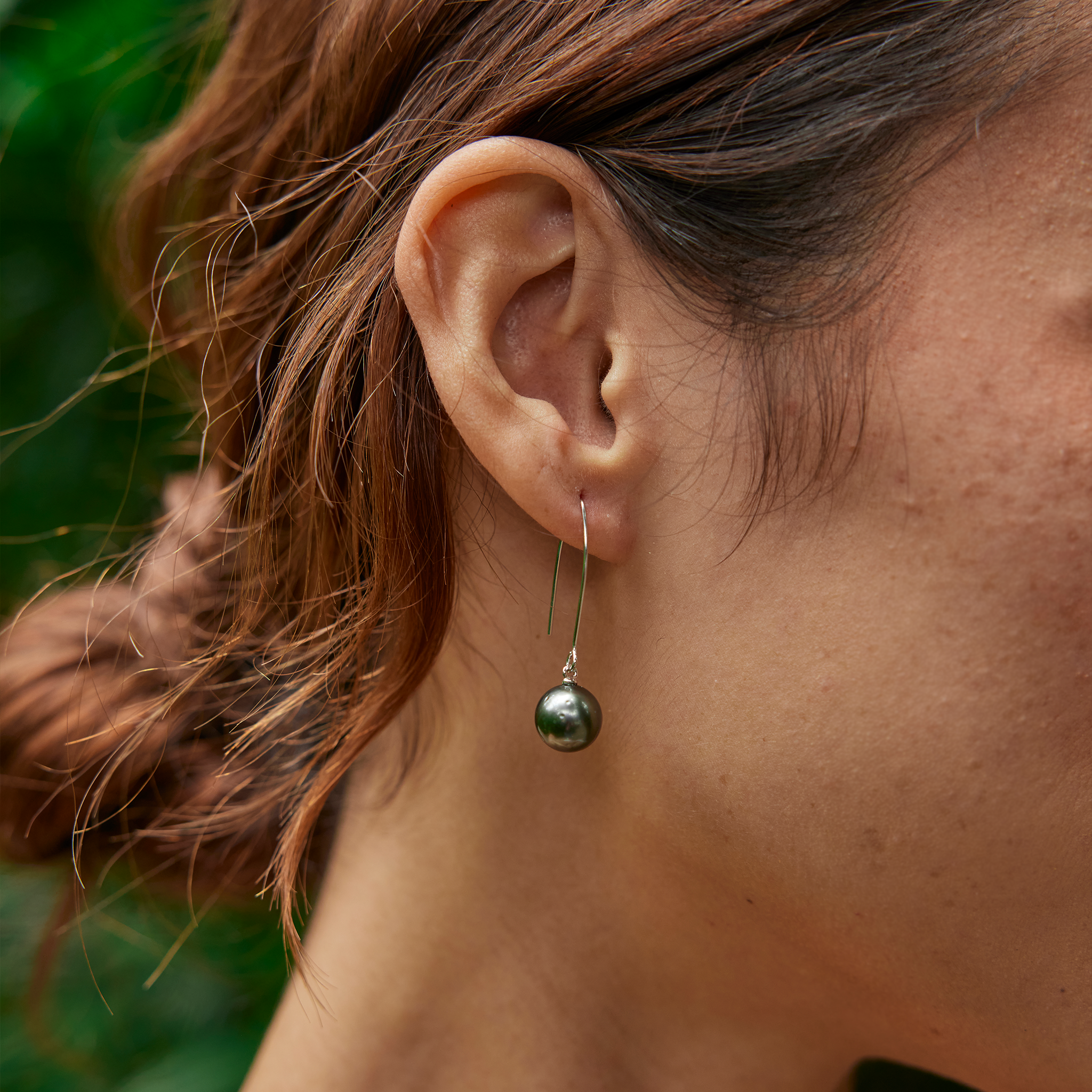 Tahitian Black Pearl Earrings in White Gold - 9-10mm