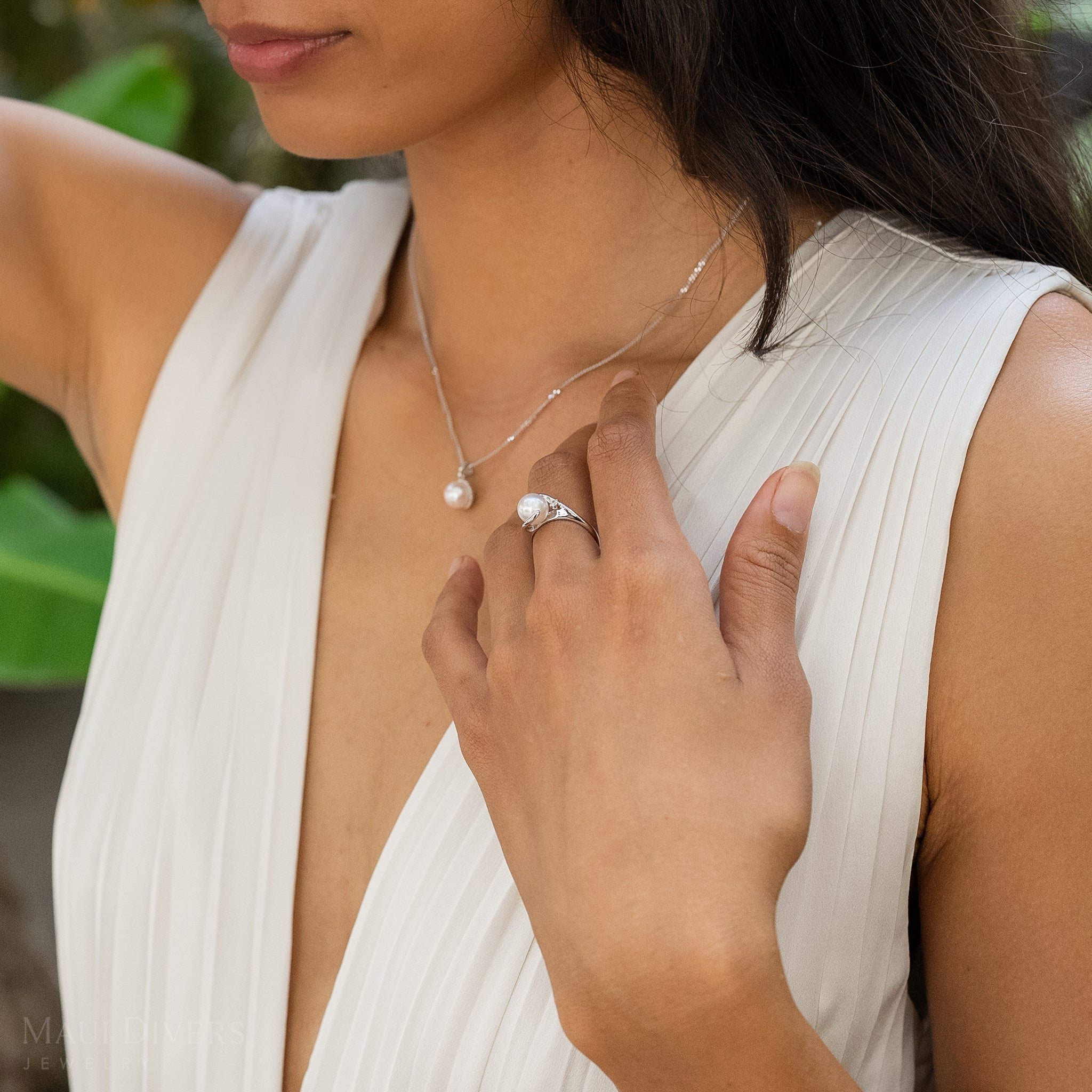 Akoya White Pearl Ring in White Gold with Diamond - 8mm