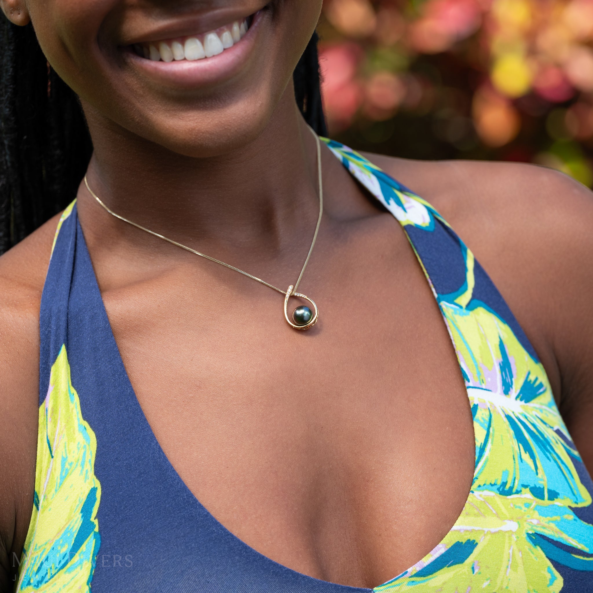 Teardrop Tahitian Black Pearl Pendant in Gold with Diamonds - 10-11mm