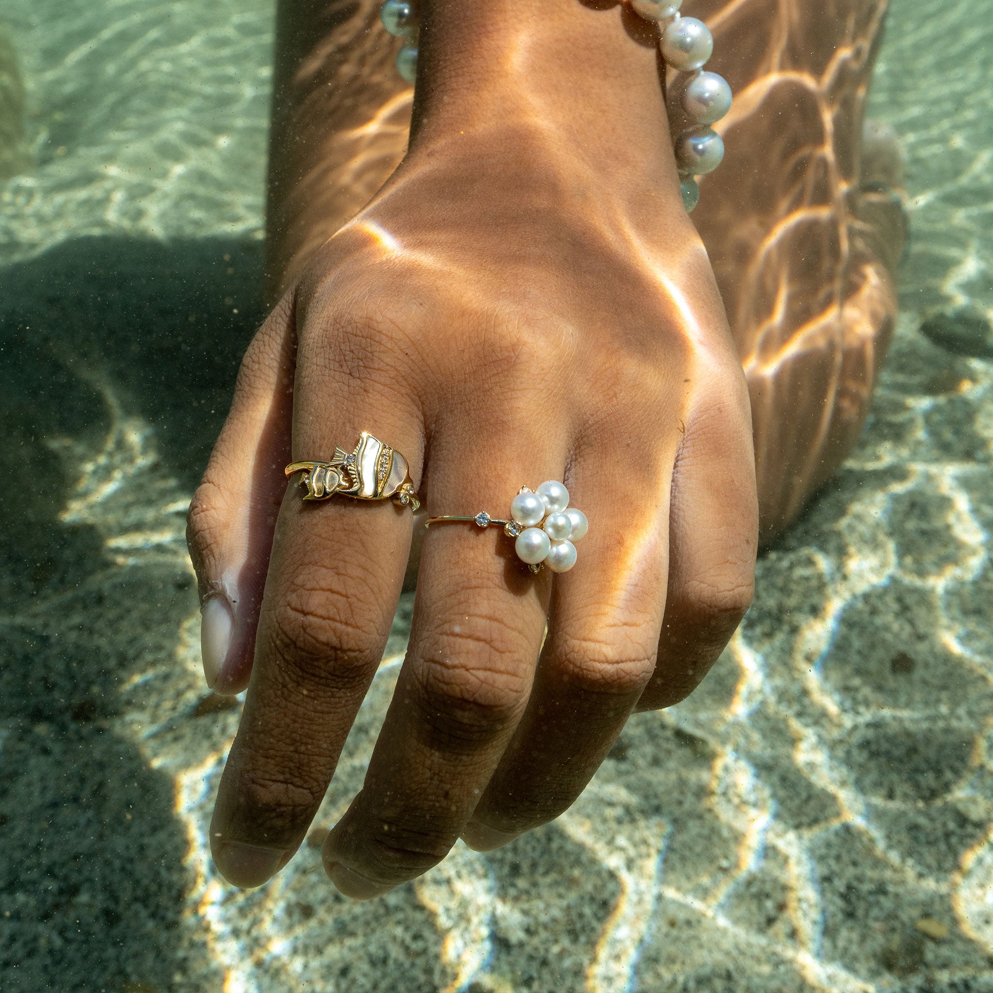 Sealife Angelfish Mother of Pearl Ring in Gold with Diamonds - 12mm