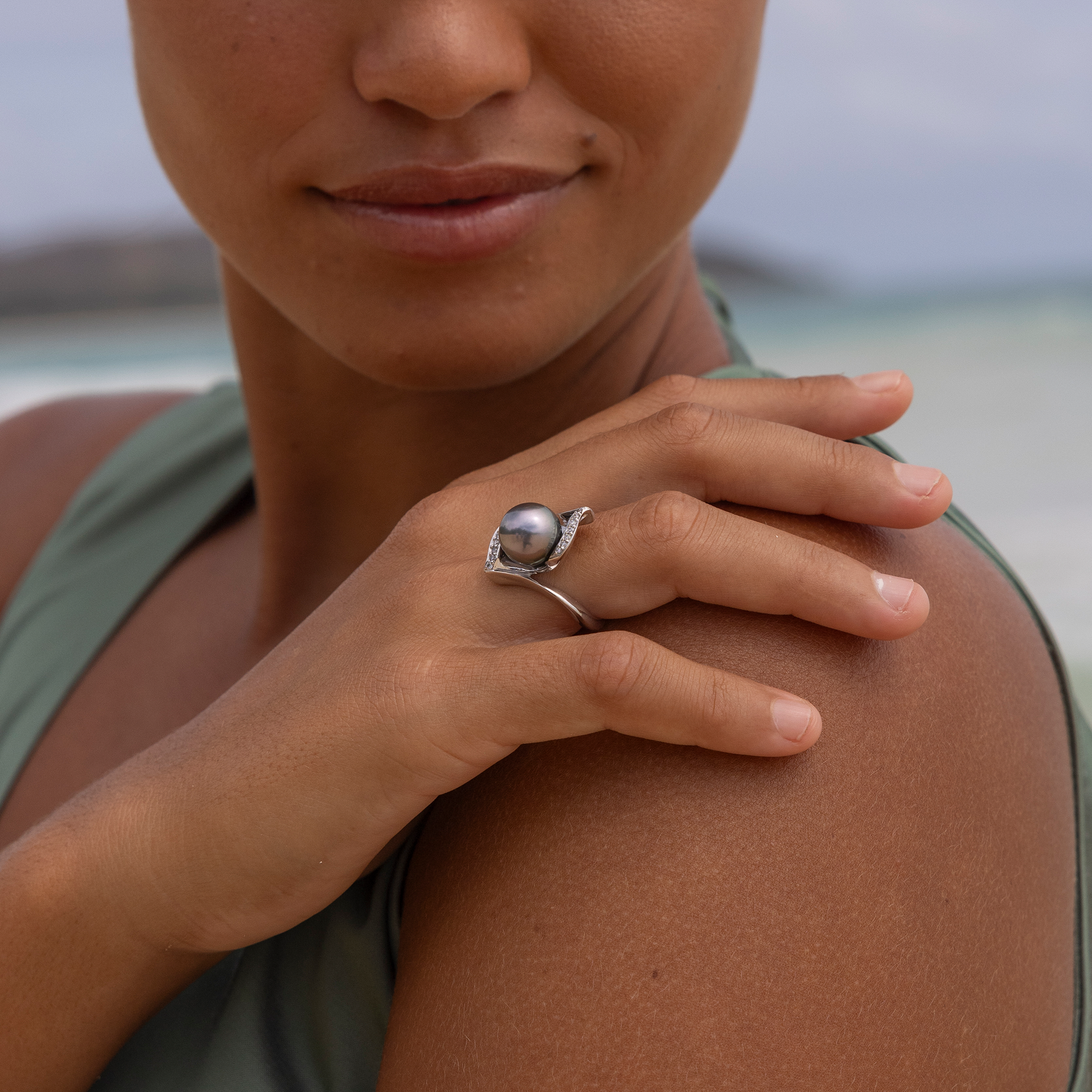 Tahitian Black Pearl Ring in White Gold with Diamonds - 11-12mm