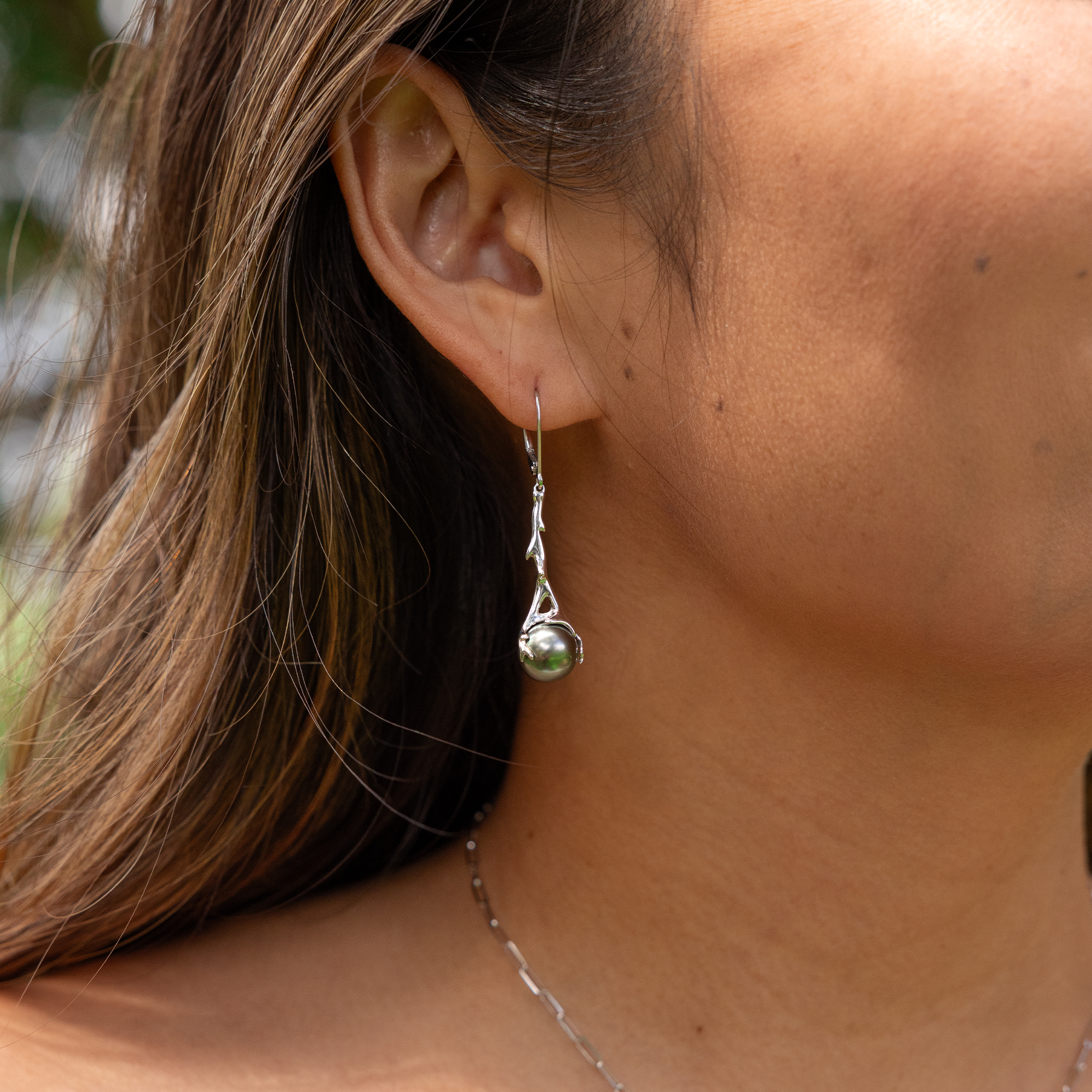 Heritage Tahitian Black Pearl Earrings in White Gold - 9-10mm