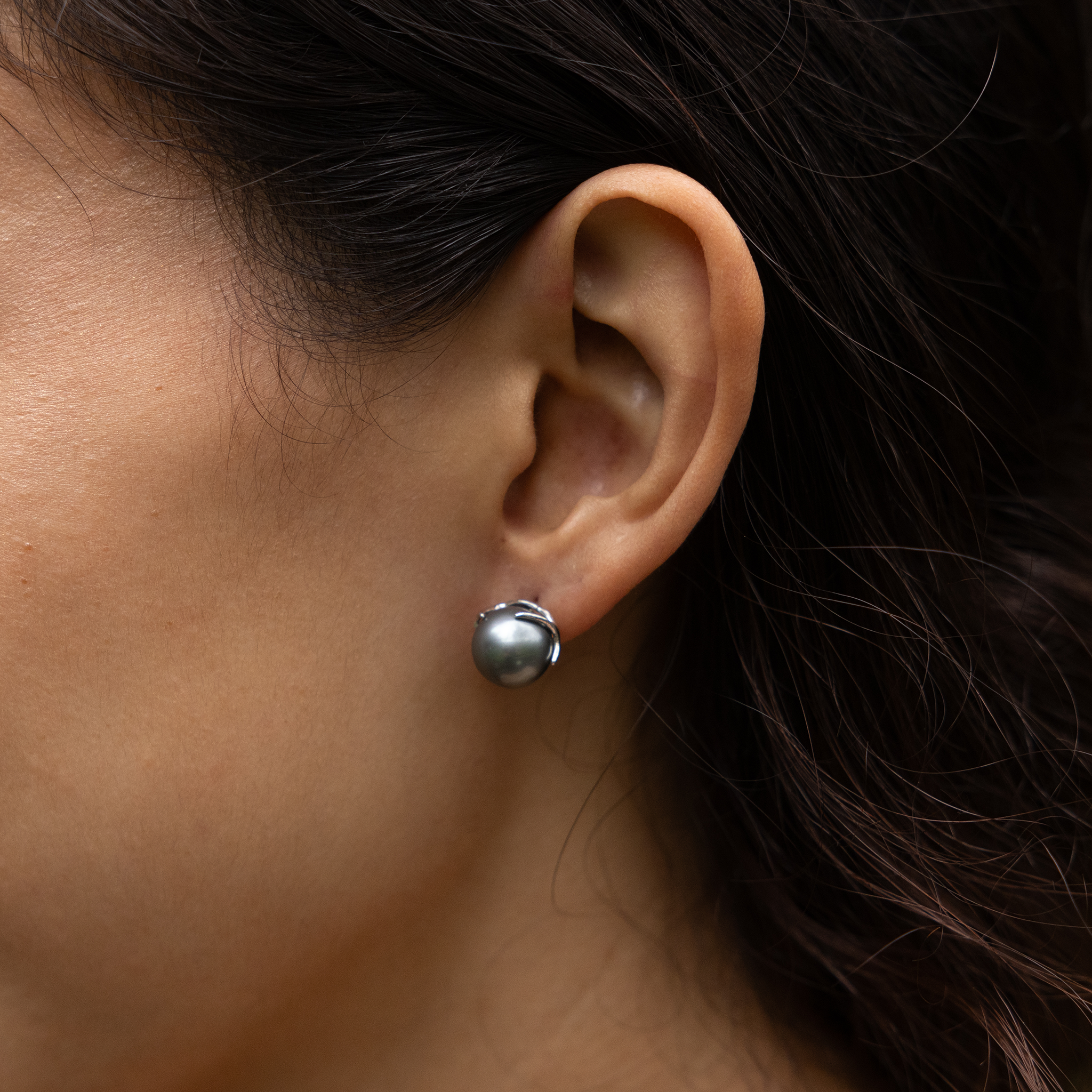 Heritage Tahitian Black Pearl Earrings in White Gold - 9-10mm