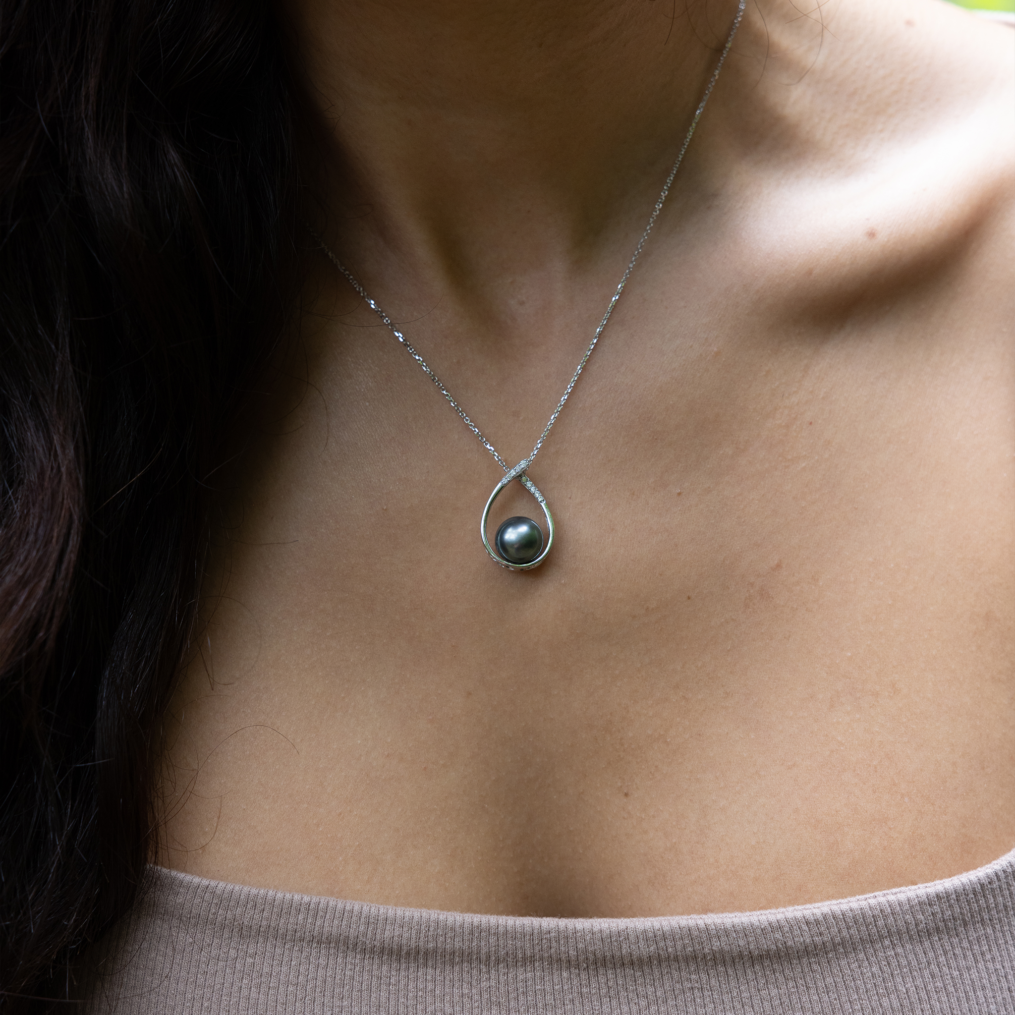 Teardrop Tahitian Black Pearl Pendant in White Gold with Diamonds - 10-11mm
