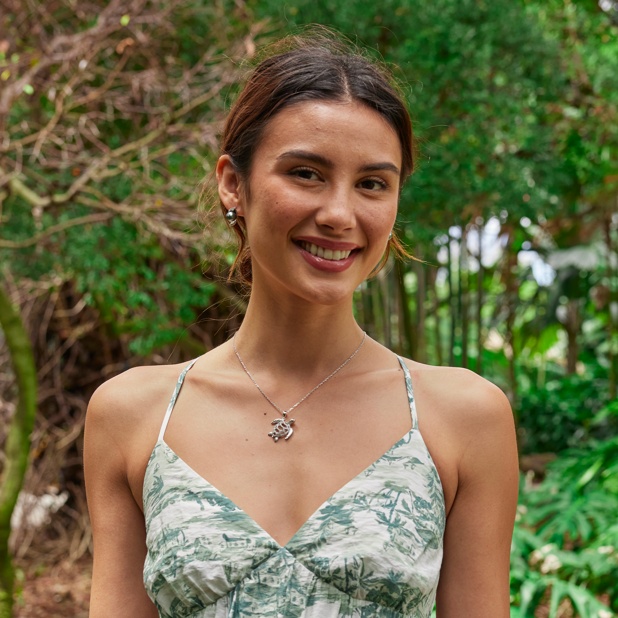 Nalu Tahitian Black Pearl Earrings in White Gold with Diamonds - 9-10mm