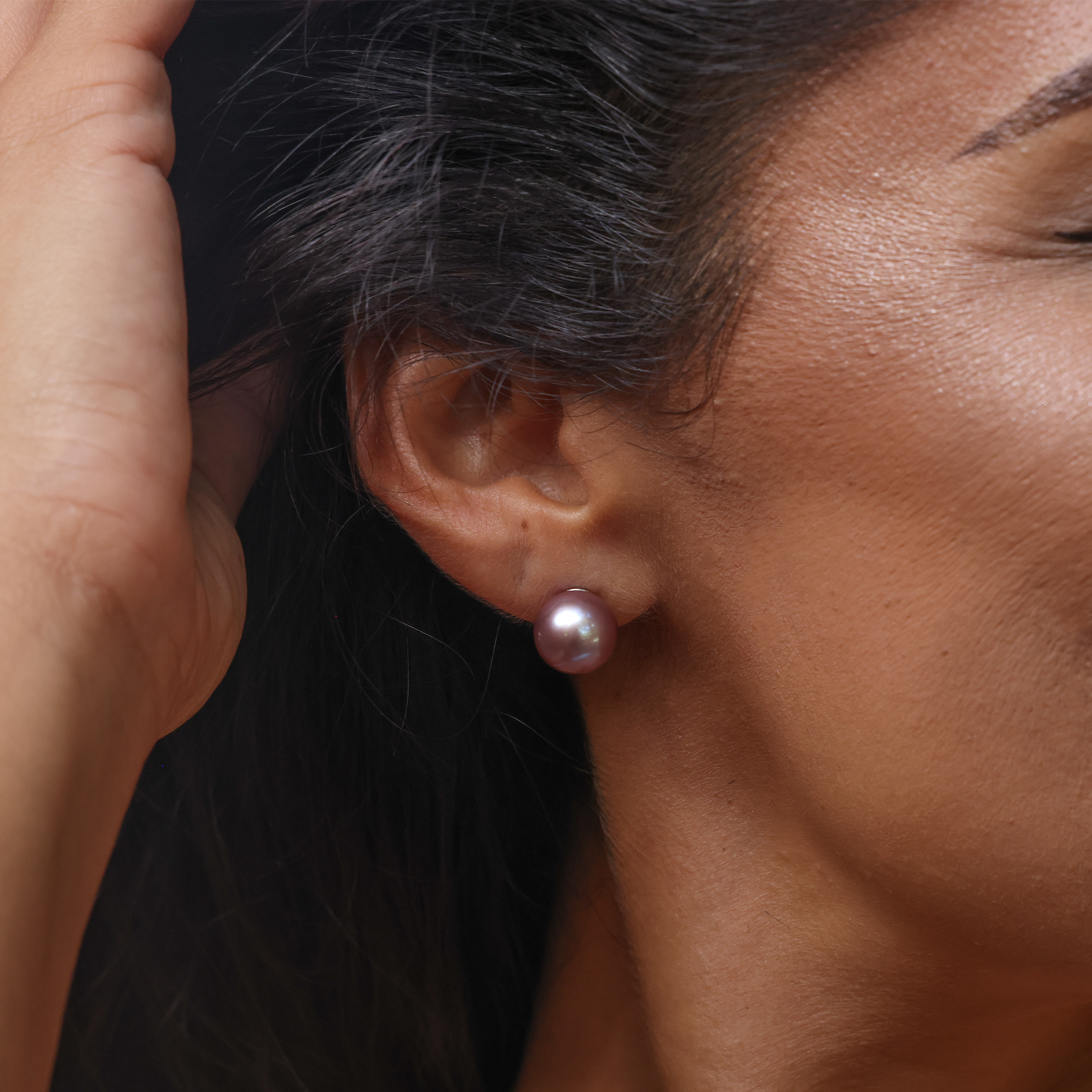 Lilac Freshwater Pearl Earrings in White Gold - 10-11mm