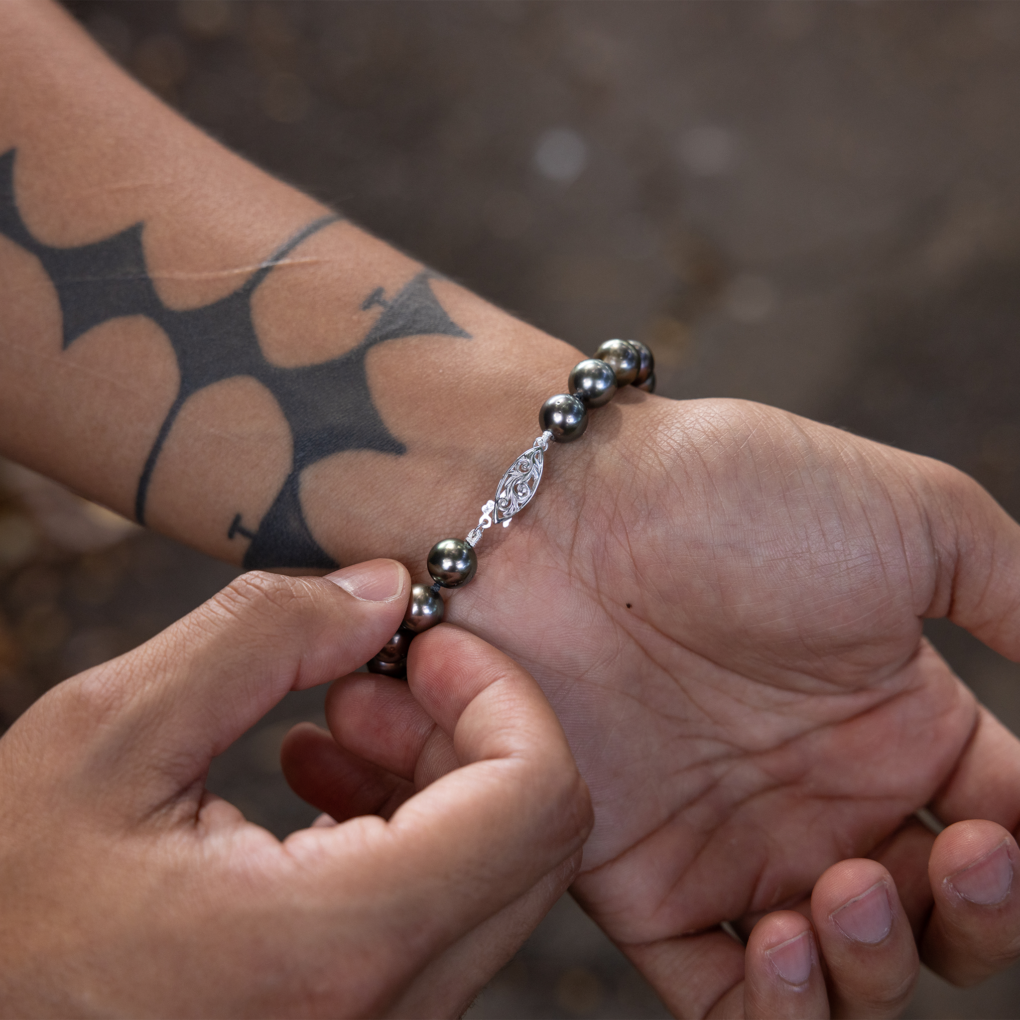 8" Tahitian Black Pearl Bracelet in White Gold - 9-10mm
