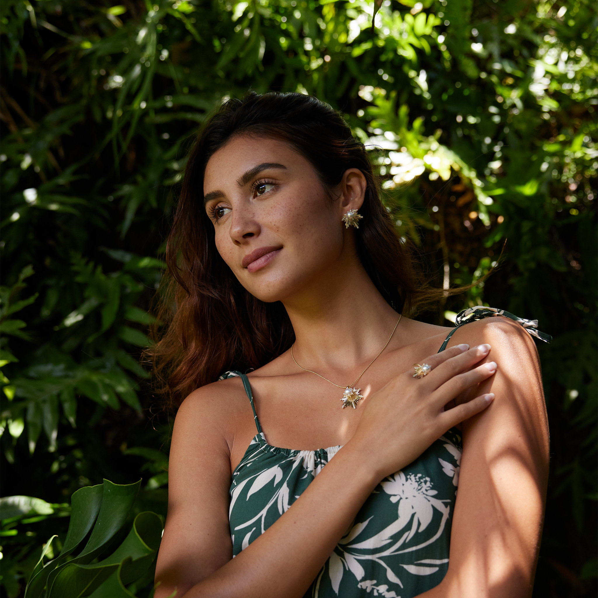 E Hoʻāla Akoya White Pearl Pendant in Gold with Diamonds - 27mm