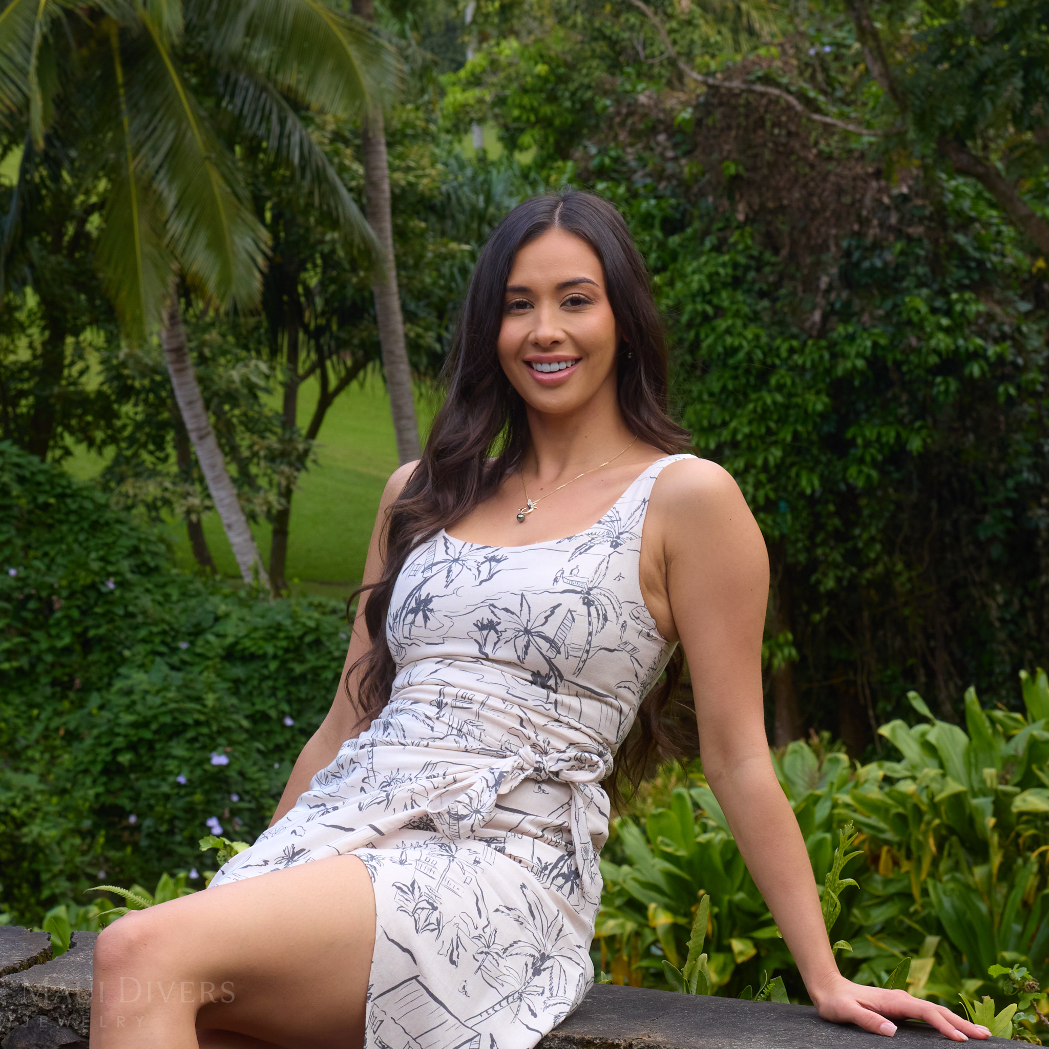 Ocean Dance Whale Tahitian Black Pearl Pendant in Gold with Diamonds - 9-10mm