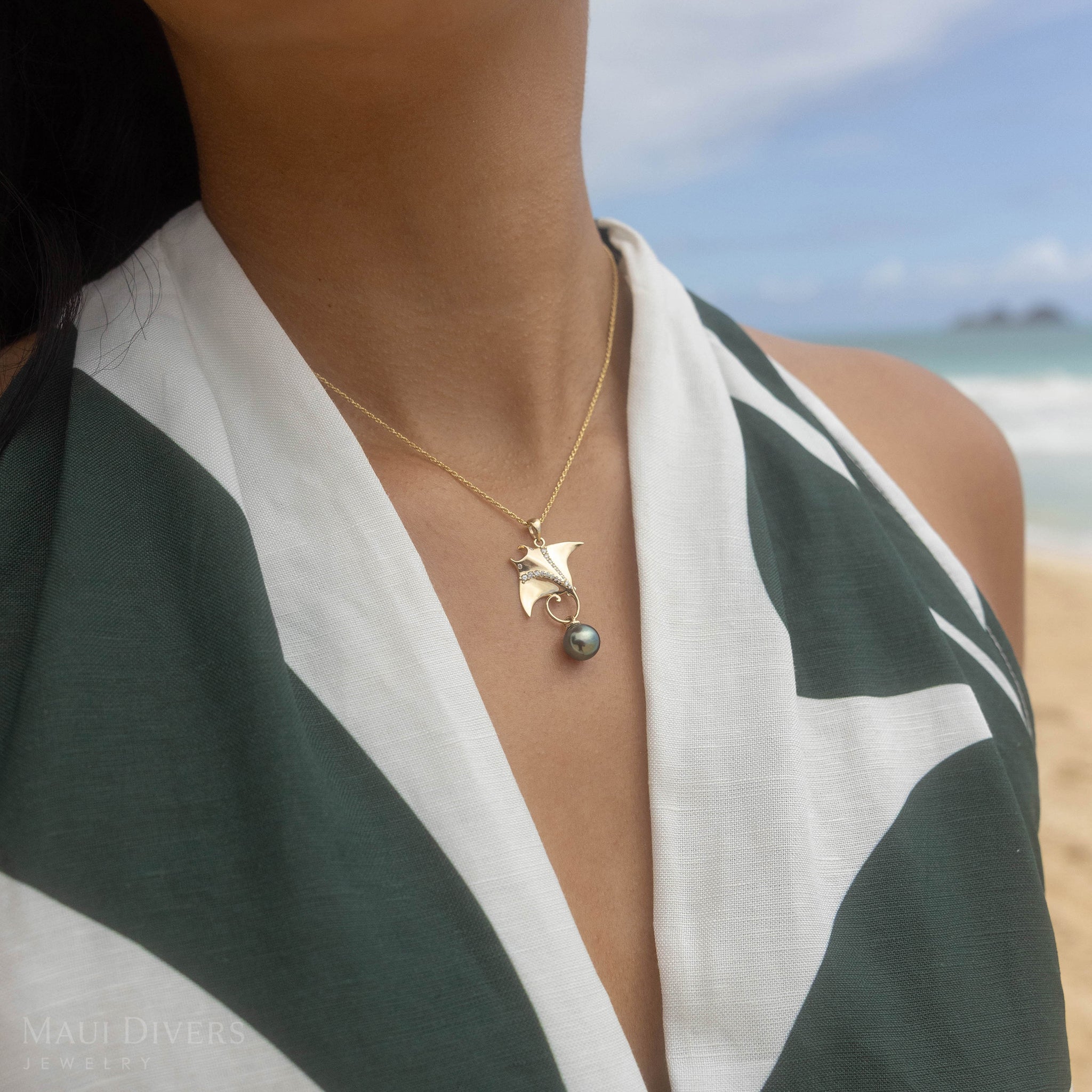 Ocean Dance Manta Ray Tahitian Black Pearl Pendant in Gold with Diamonds - 9-10mm