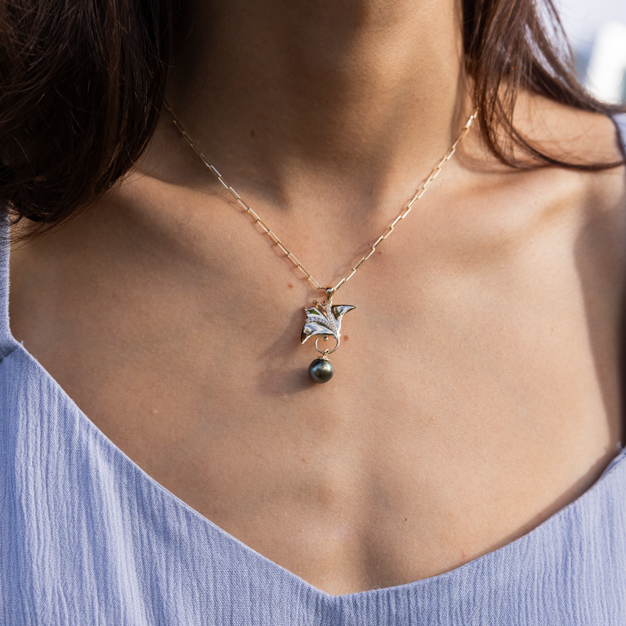 Ocean Dance Manta Ray Tahitian Black Pearl Pendant in Gold with Diamonds - 9-10mm