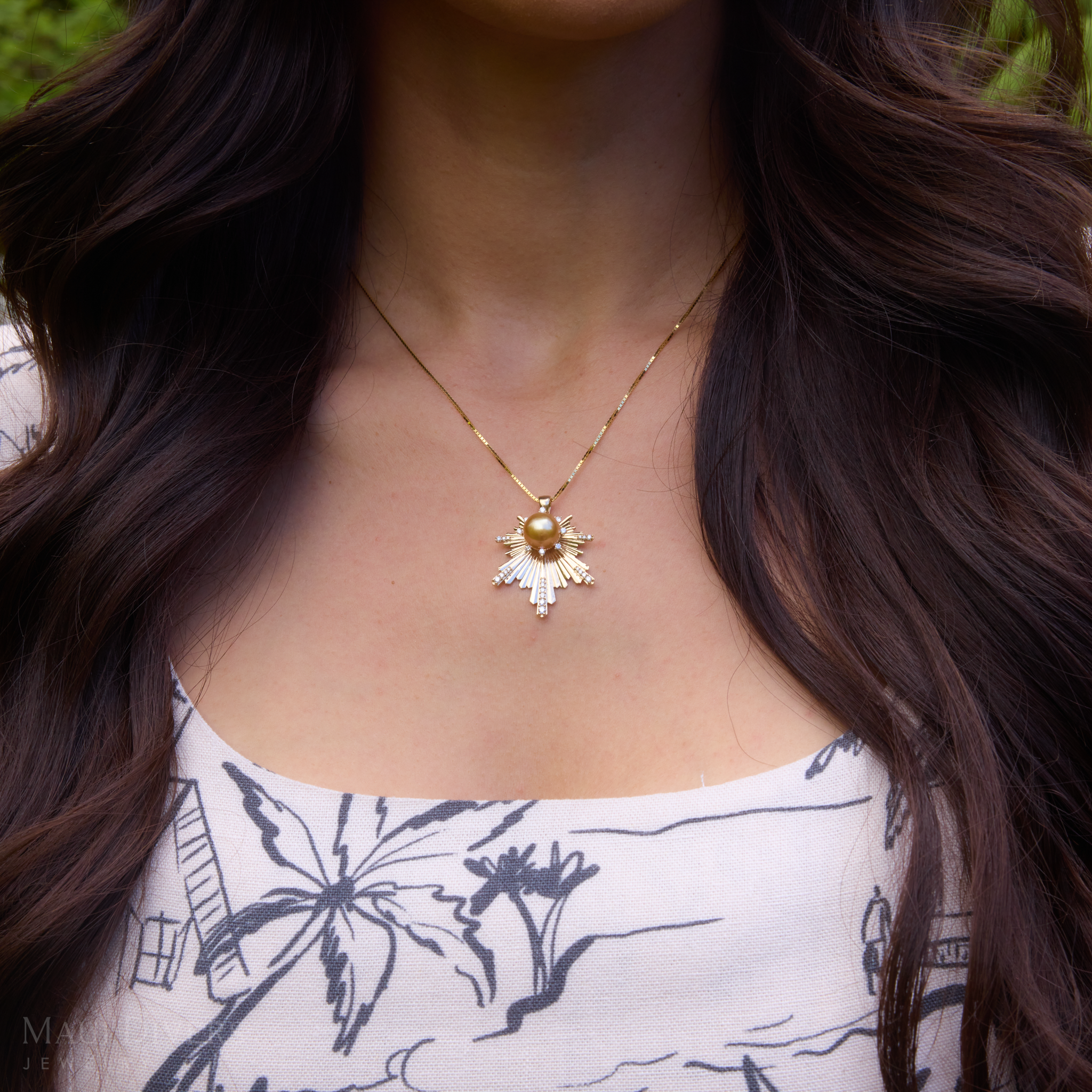 E Hoʻāla South Sea Gold Pearl Pendant in Gold with Diamonds - 27mm