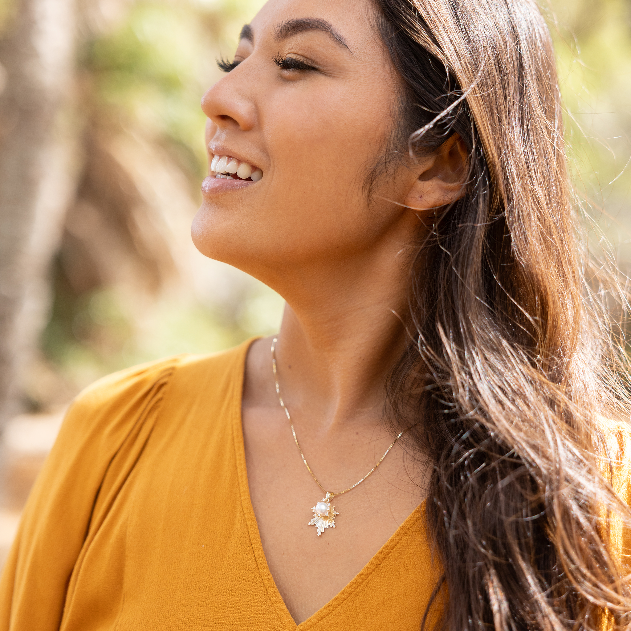 E Hoʻāla Akoya White Pearl Pendant in Gold with Diamonds - 21mm