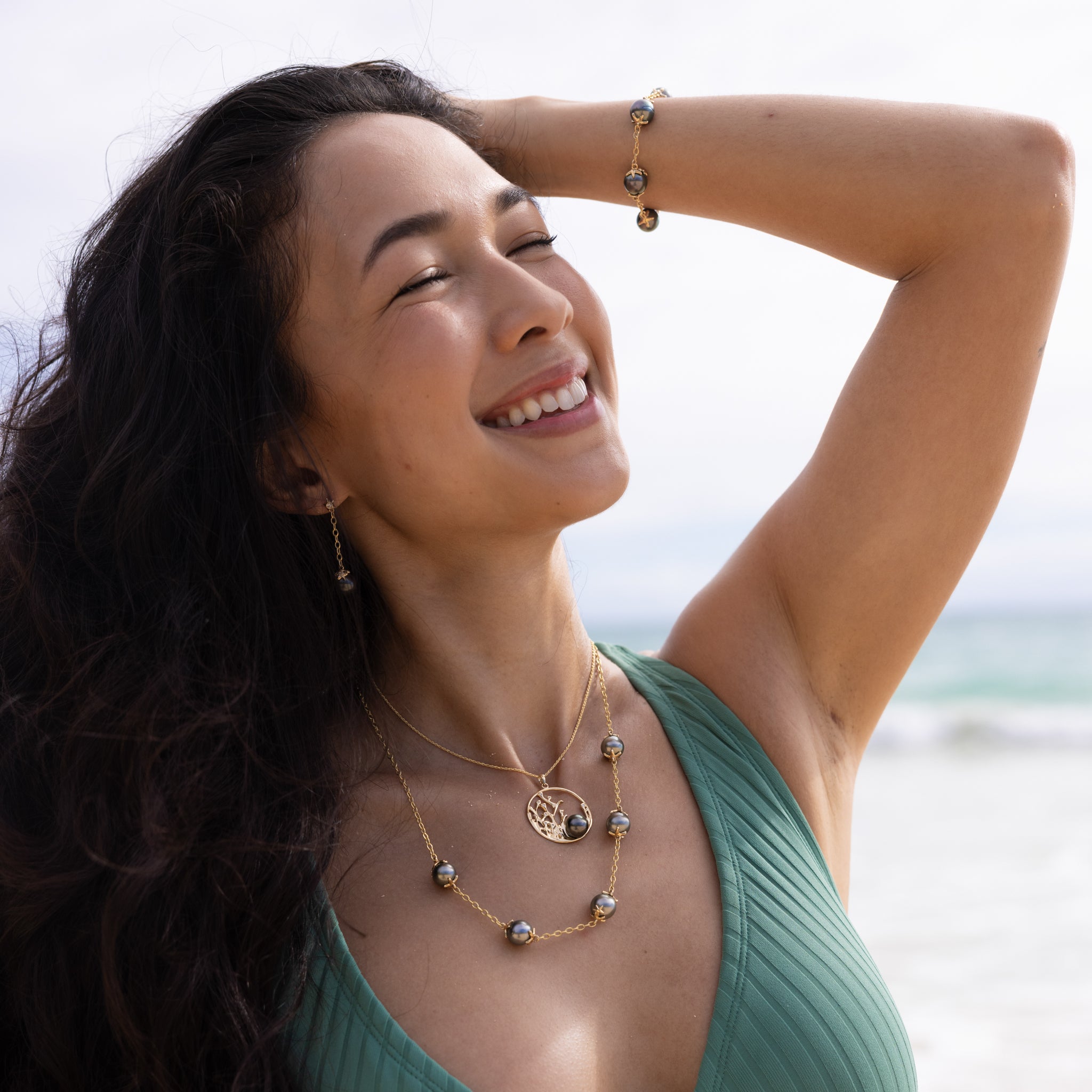 Reefs Tahitian Black Pearl Pendant in Gold with Diamonds - 30mm