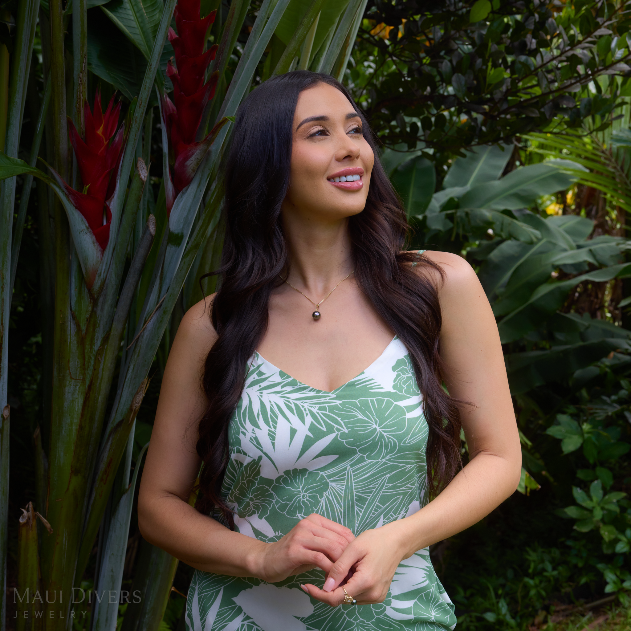 Tahitian Black Pearl Pendant in Gold with Diamonds - 12-14mm