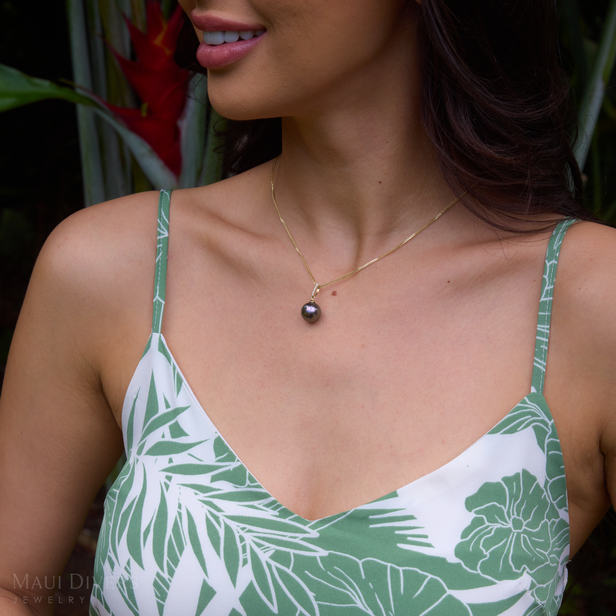 Tahitian Black Pearl Pendant in Gold with Diamonds - 12-14mm