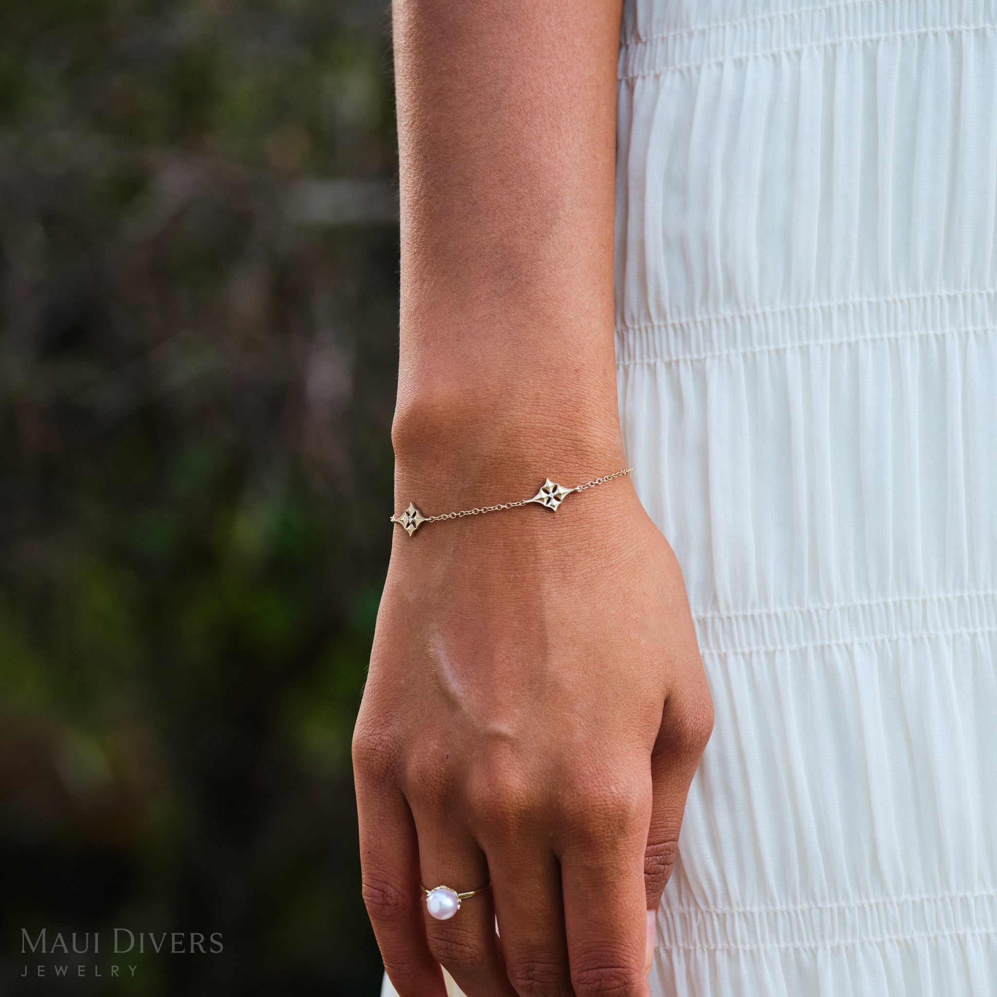 7-8" Adjustable Hawaiian Quilted Star Bracelet in Gold with Diamonds