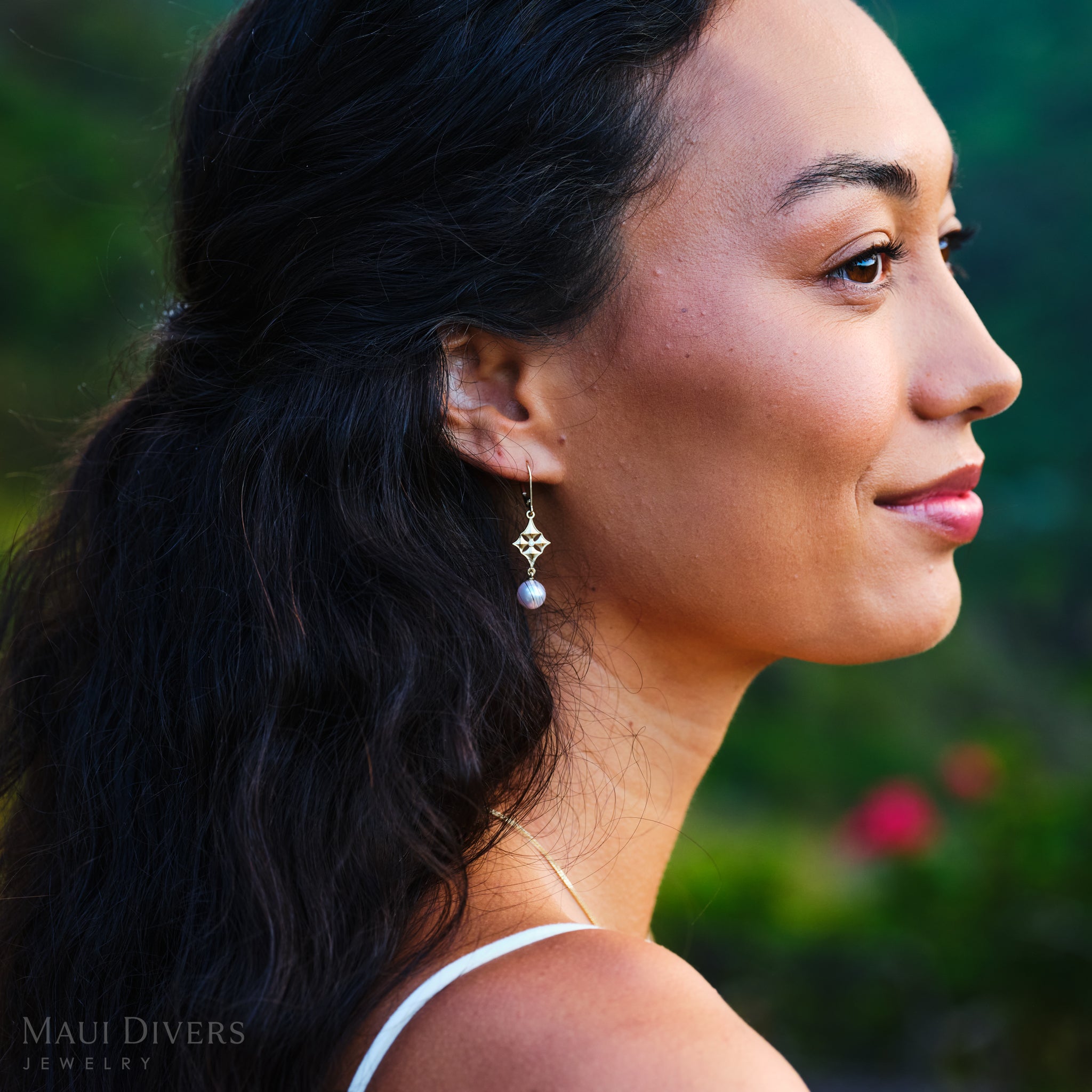 Hawaiian Quilted Star Akoya White Pearl Earrings in Gold - 8mm