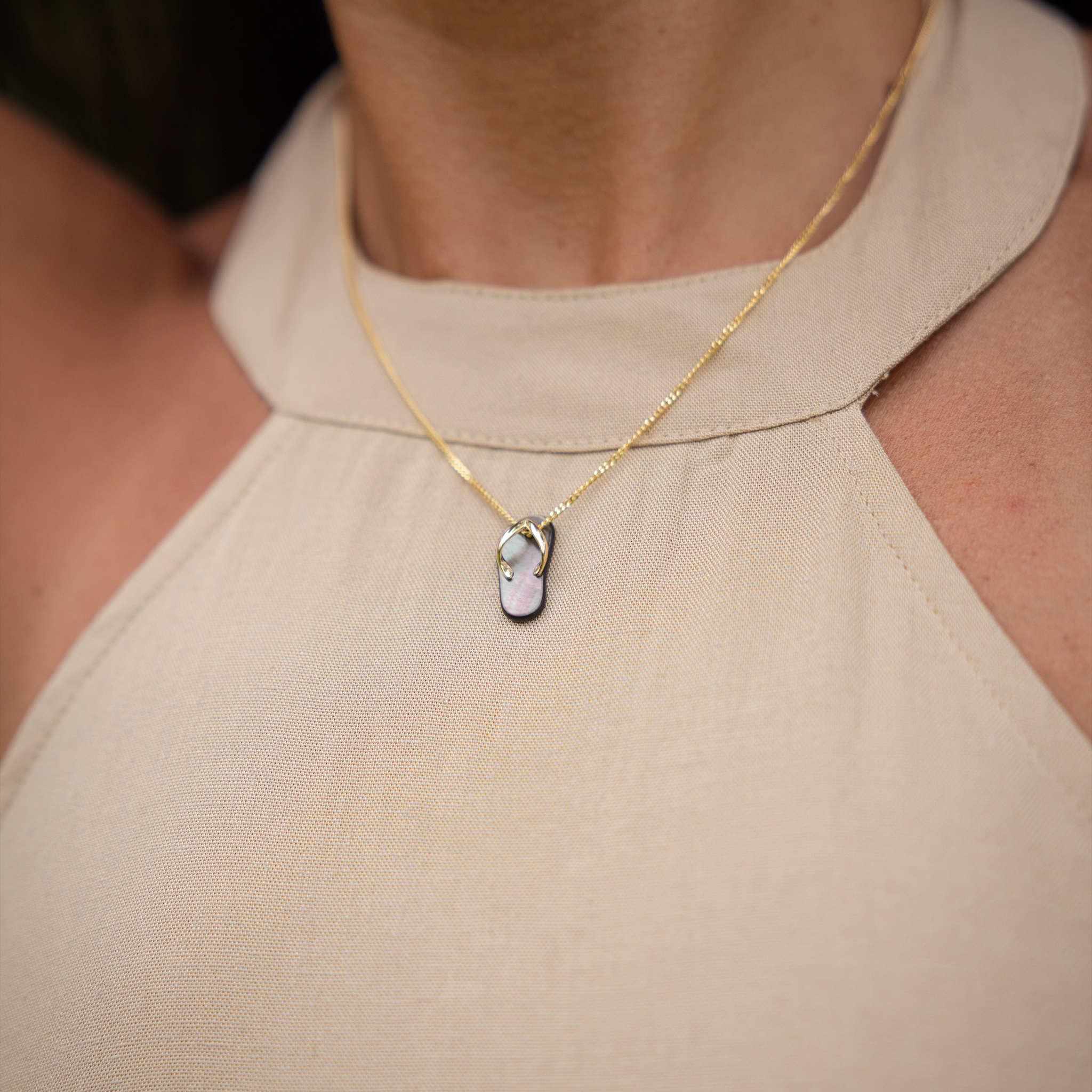 Black Mother of Pearl Slipper Pendant in Gold - 19mm