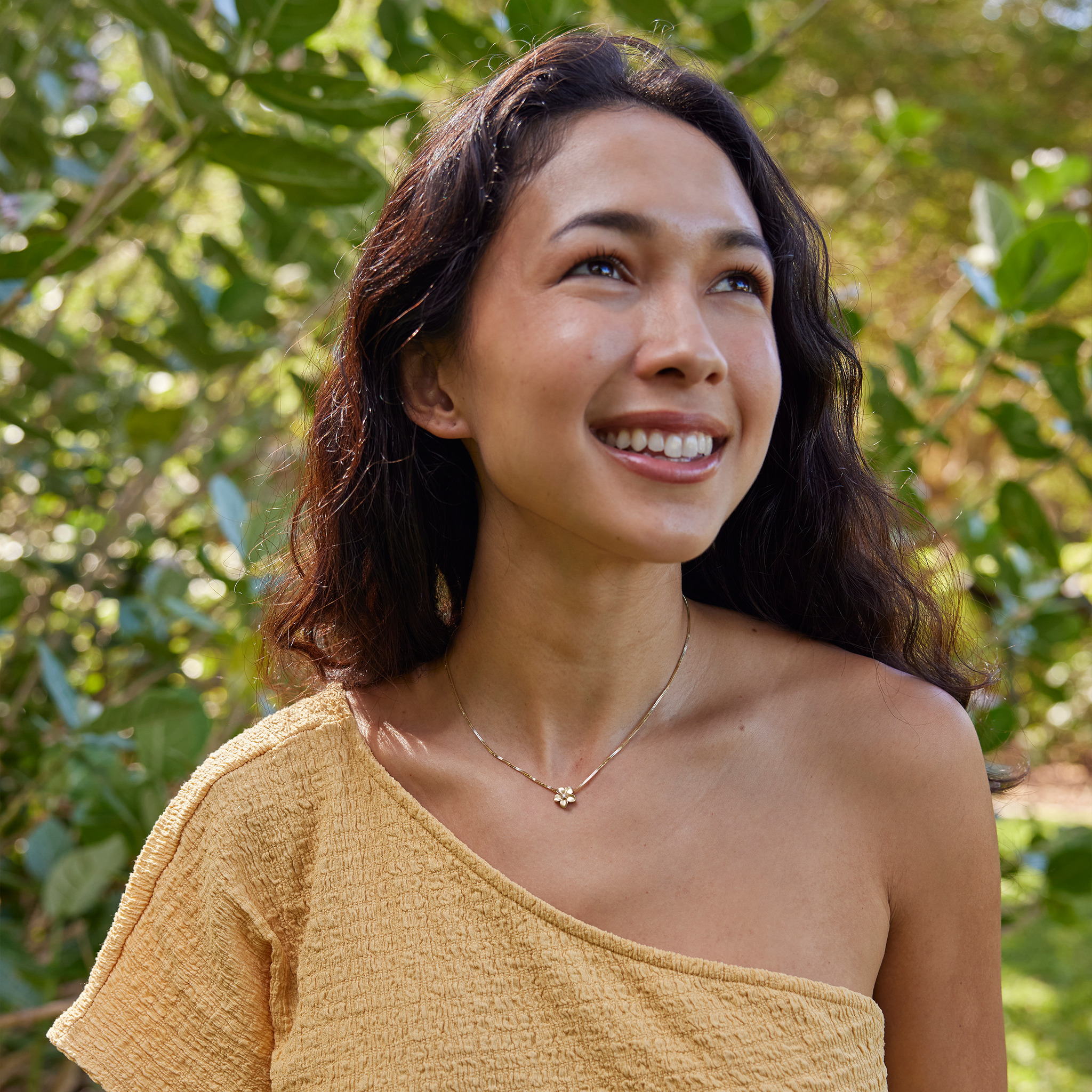 Plumeria Pendant in Gold with Diamond - 11mm