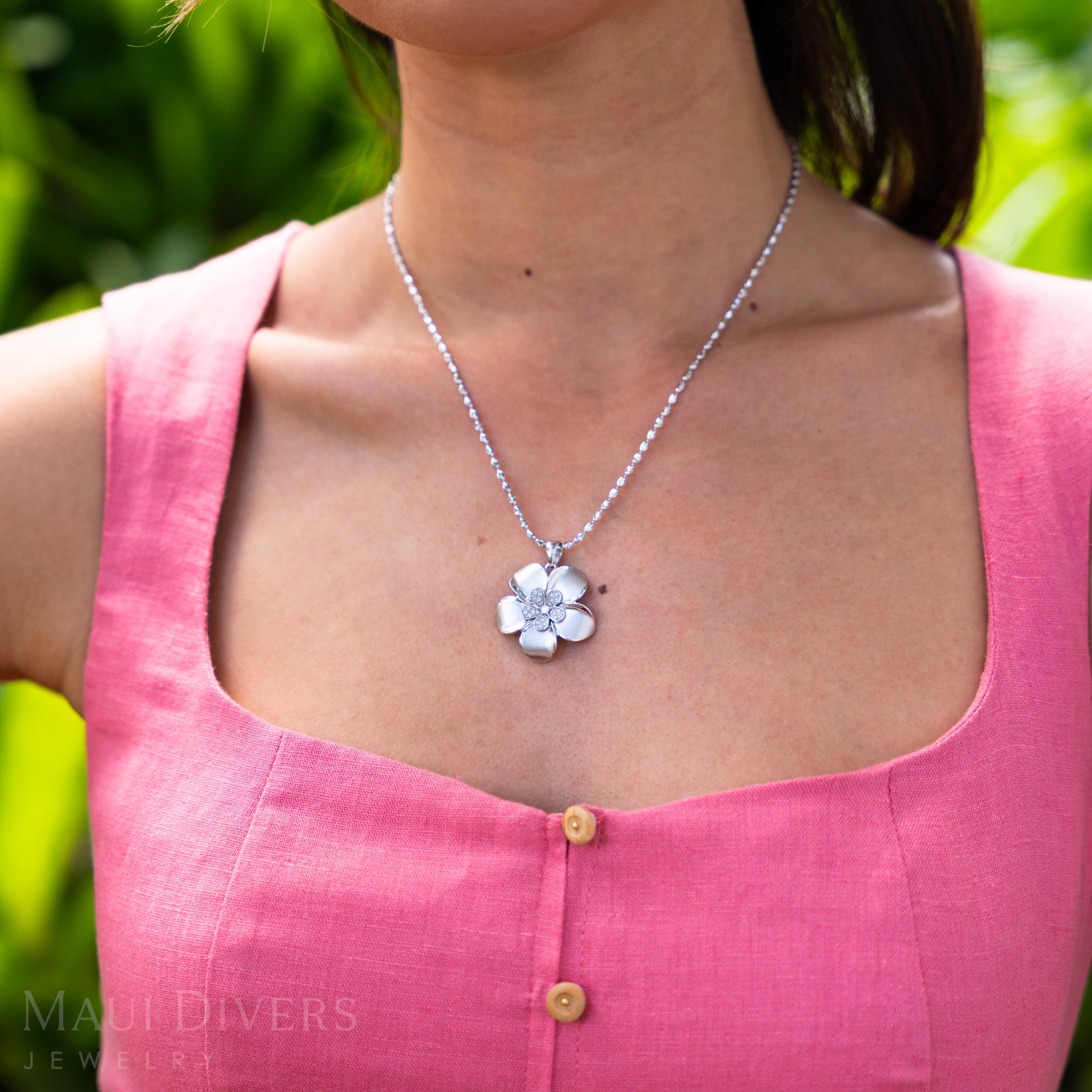 Plumeria Pendant in White Gold with Diamonds - 28mm