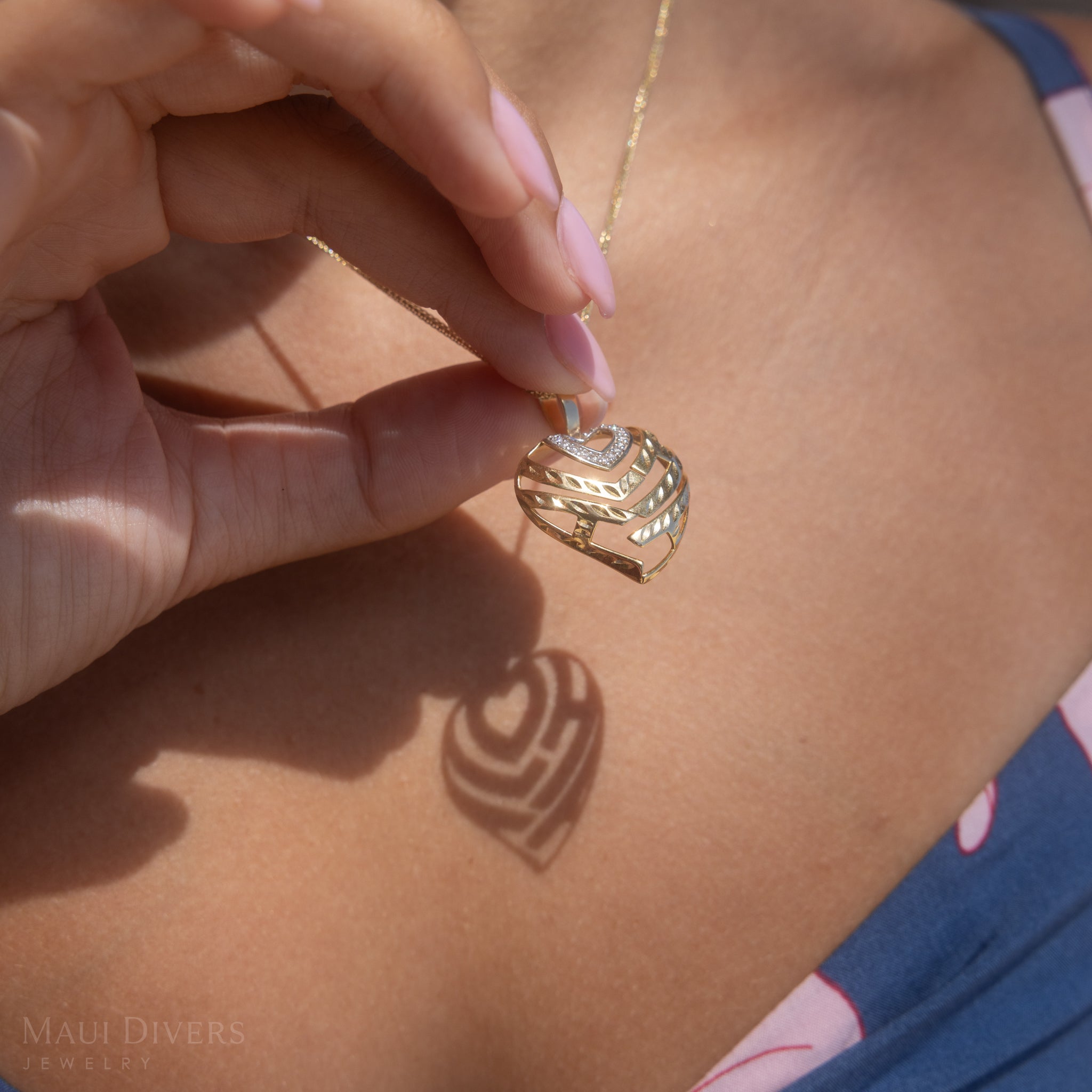Aloha Heart Pendant in Gold with Diamonds - 24mm