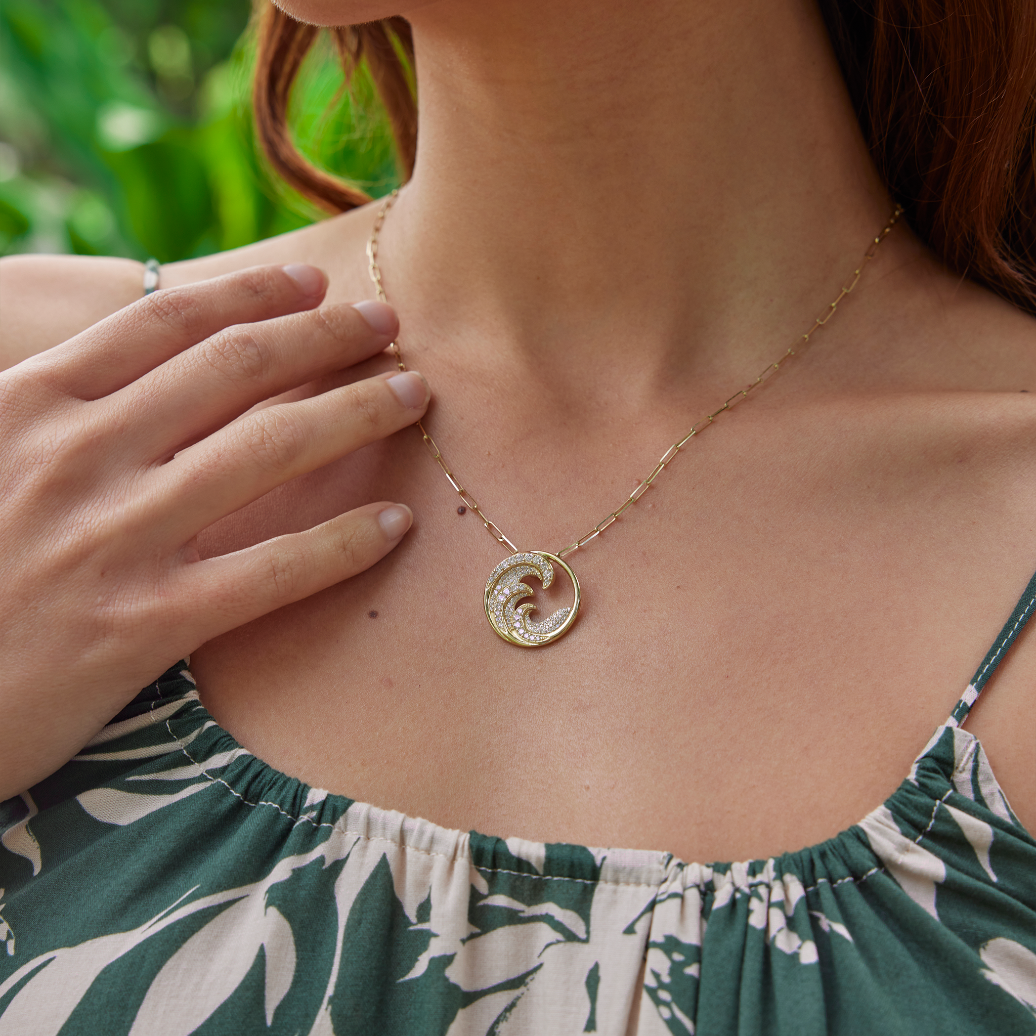 Nalu Pendant in Gold with Diamonds - 22mm