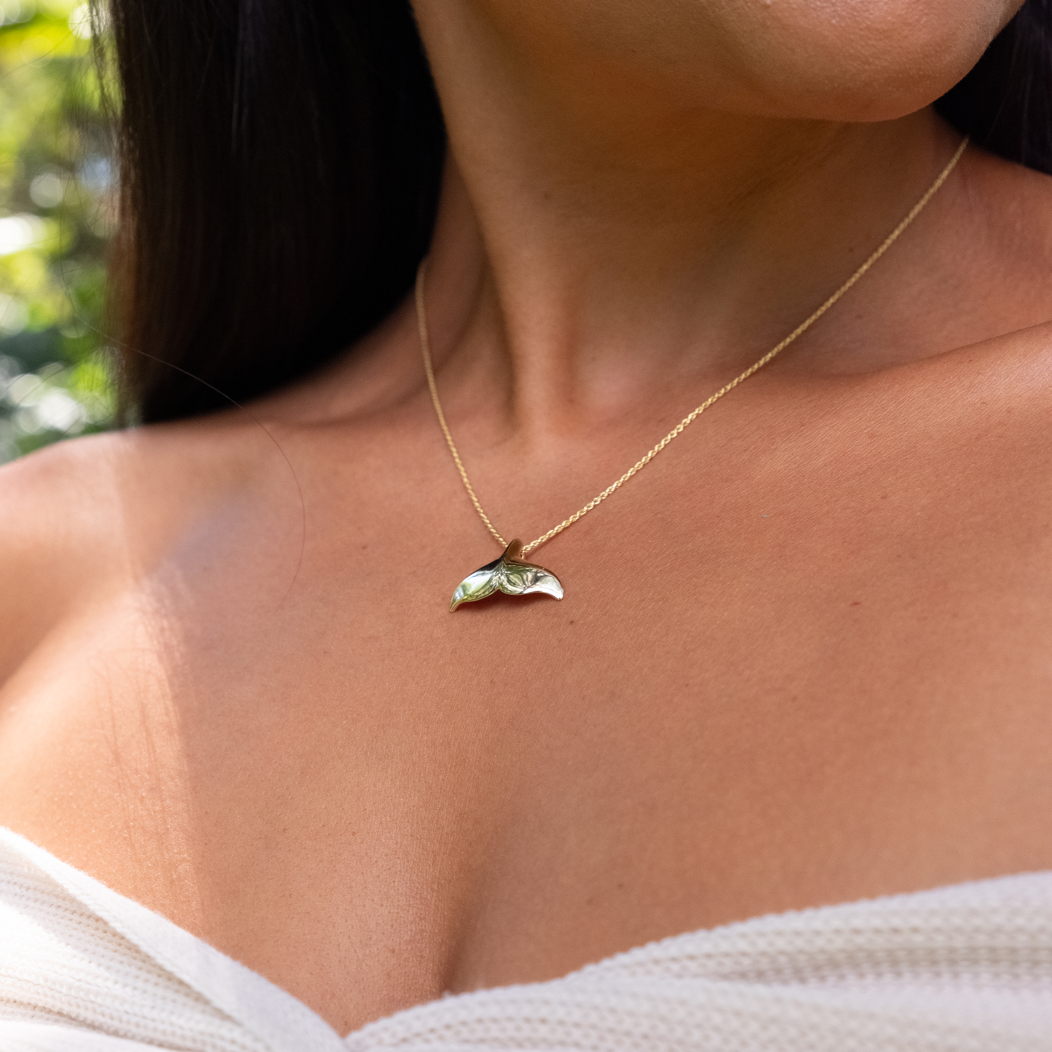 Whale Tail Pendant in Gold - 23mm