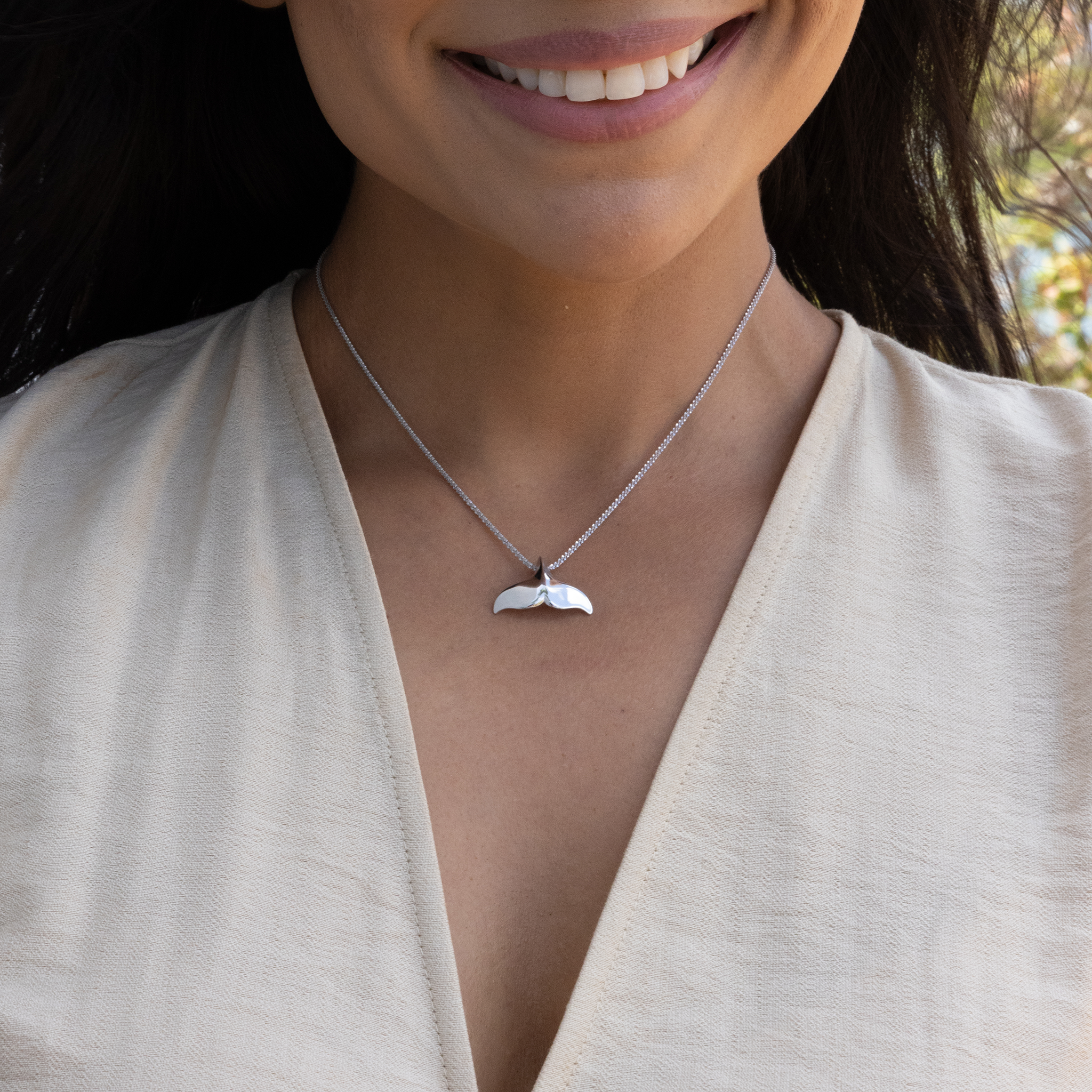 Whale Tail Pendant in White Gold - 23mm
