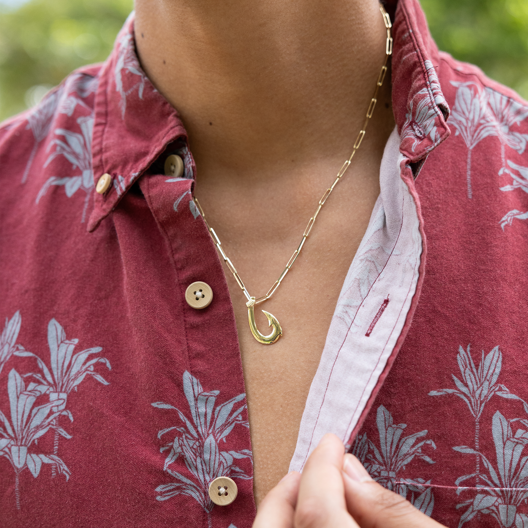 Fish Hook Pendant in Gold - 24mm